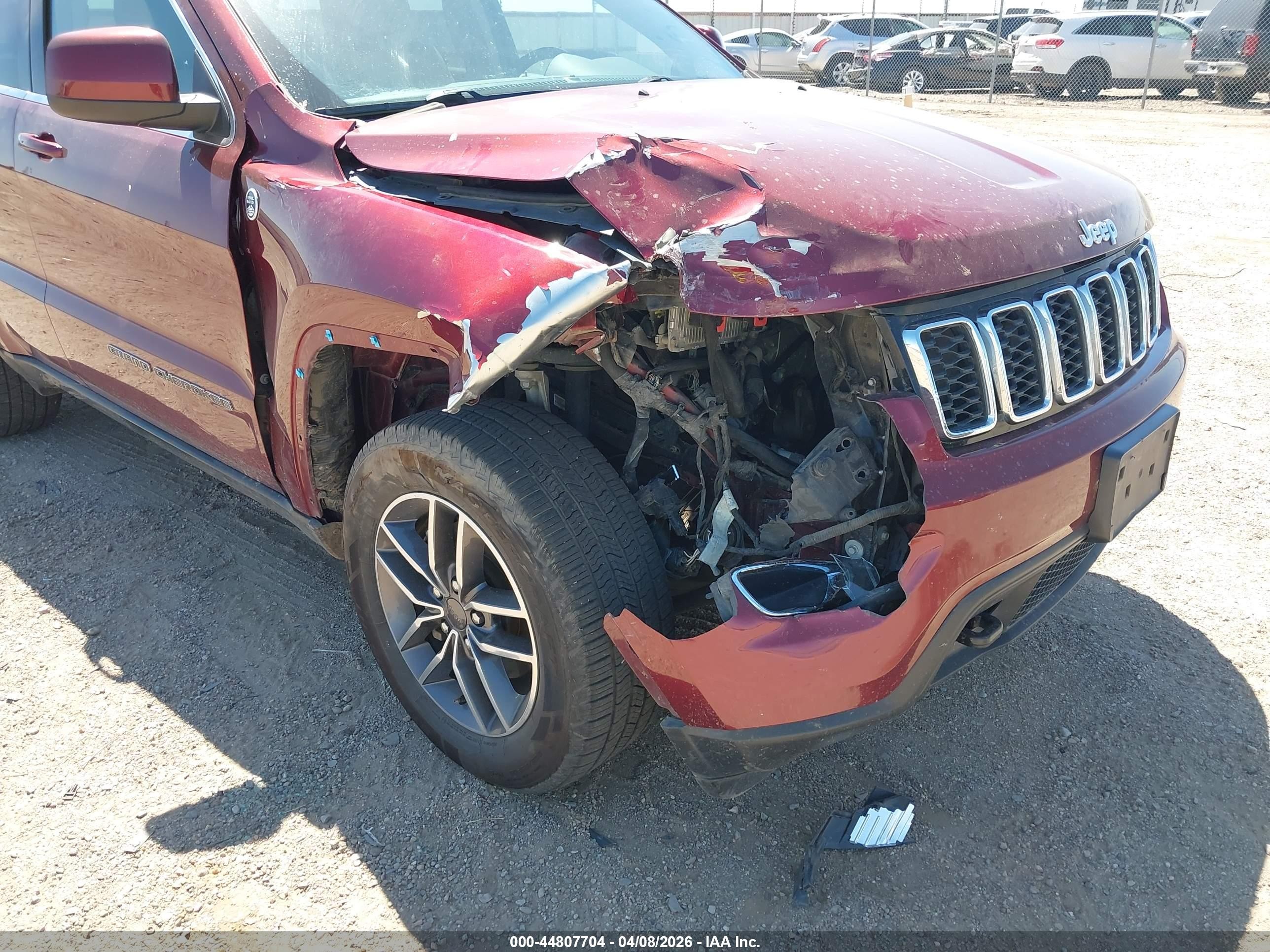 2019 Jeep Grand Cherokee Laredo E 4x4 Red vin: 1C4RJFAGXKC838072