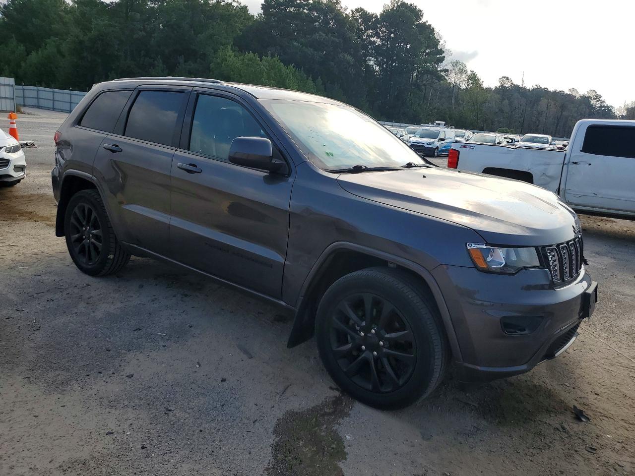 2020 Jeep Grand Cherokee Laredo Серый vin: 1C4RJFAGXLC255602