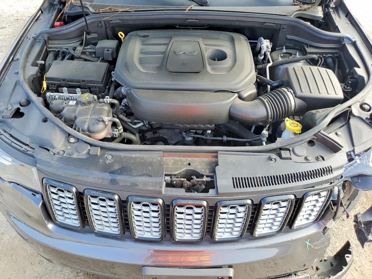 2020 Jeep Grand Cherokee Laredo Серый vin: 1C4RJFAGXLC255602
