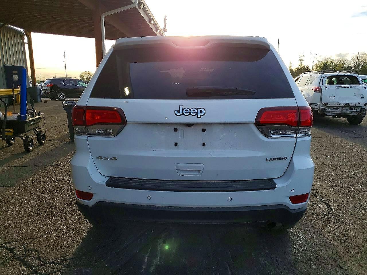 2021 Jeep Grand Cherokee Laredo White vin: 1C4RJFAGXMC591025