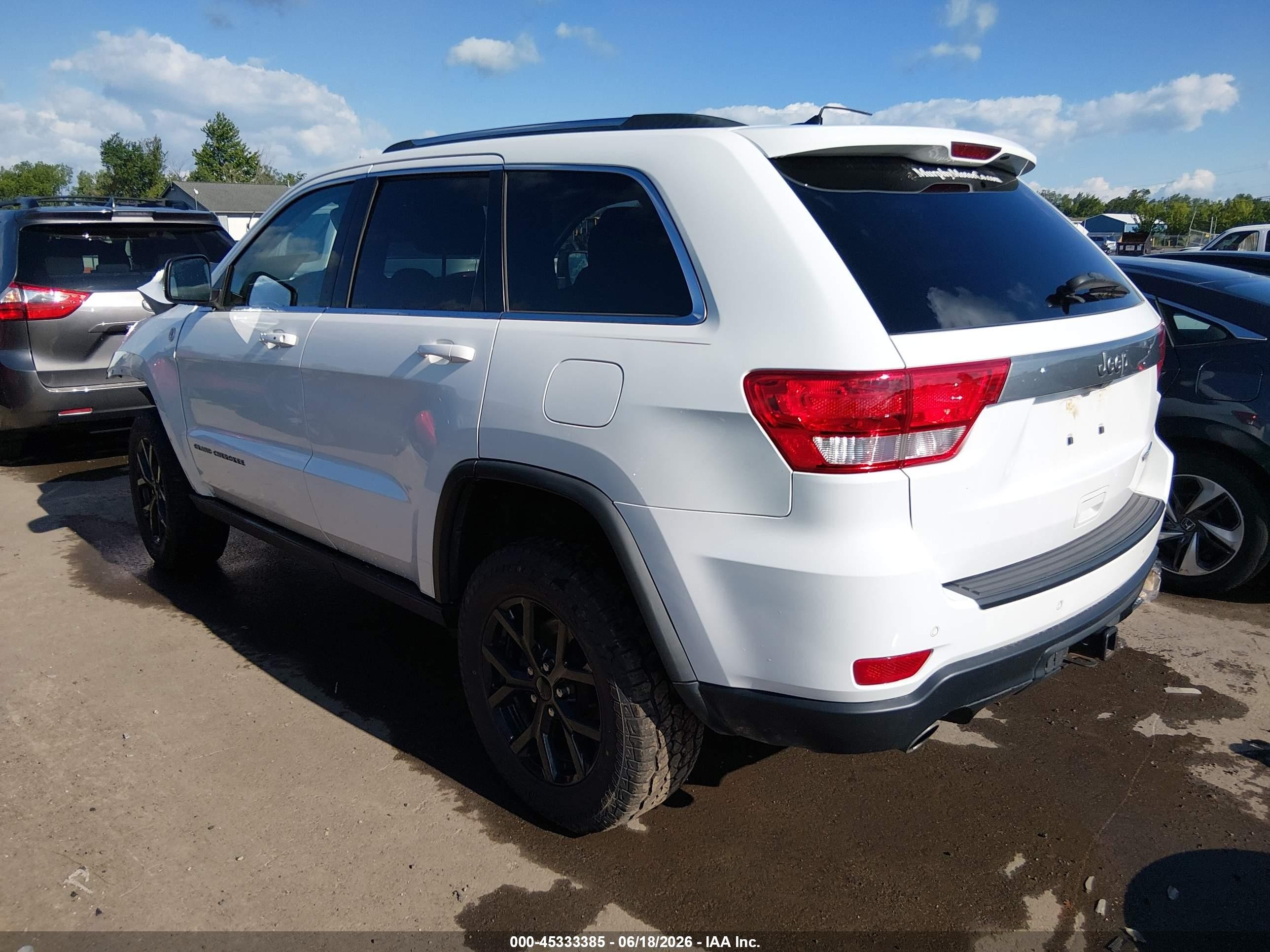 2013 Jeep Grand Cherokee Laredo Trailhawk White vin: 1C4RJFAT0DC614857