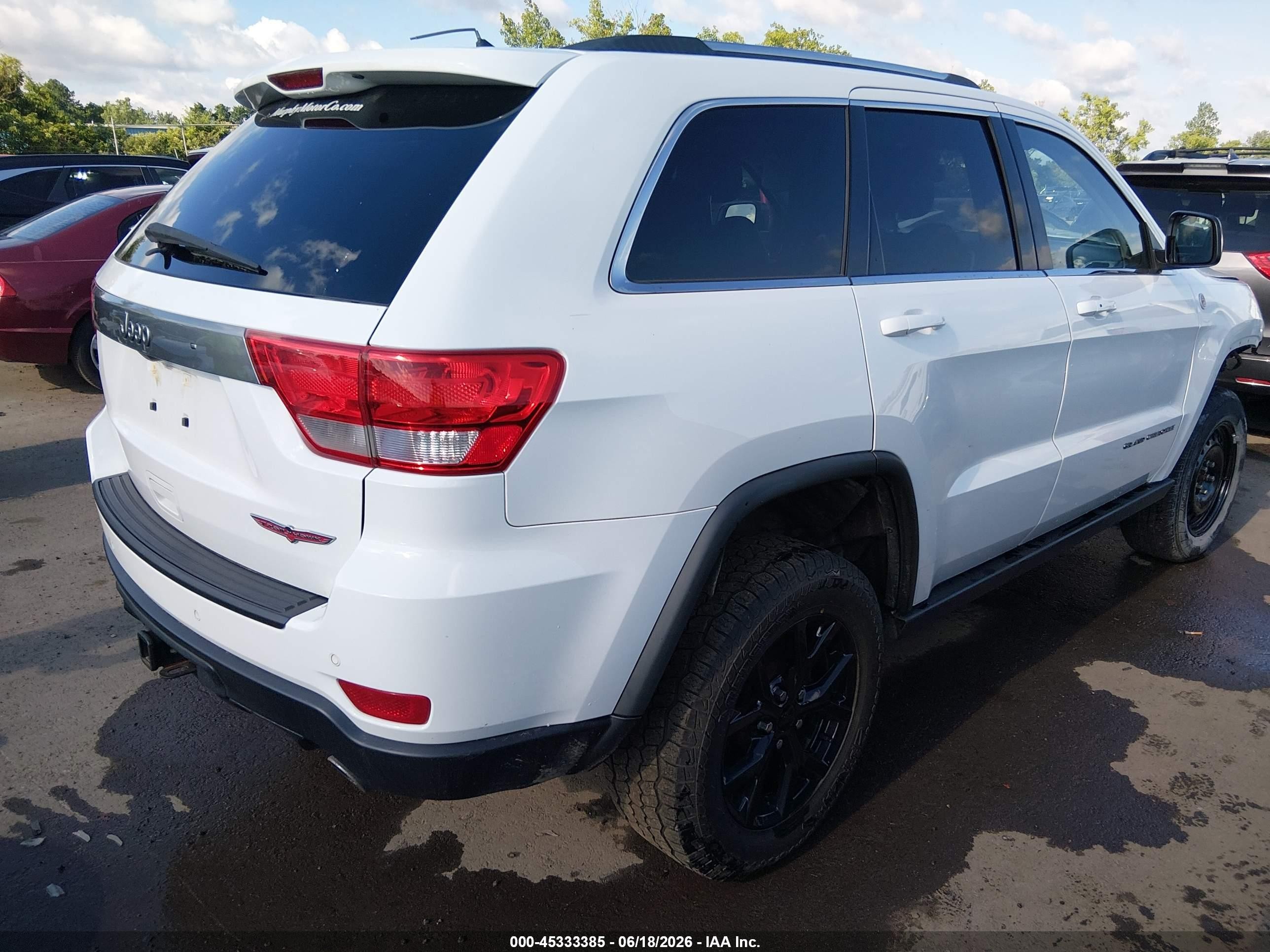2013 Jeep Grand Cherokee Laredo Trailhawk White vin: 1C4RJFAT0DC614857