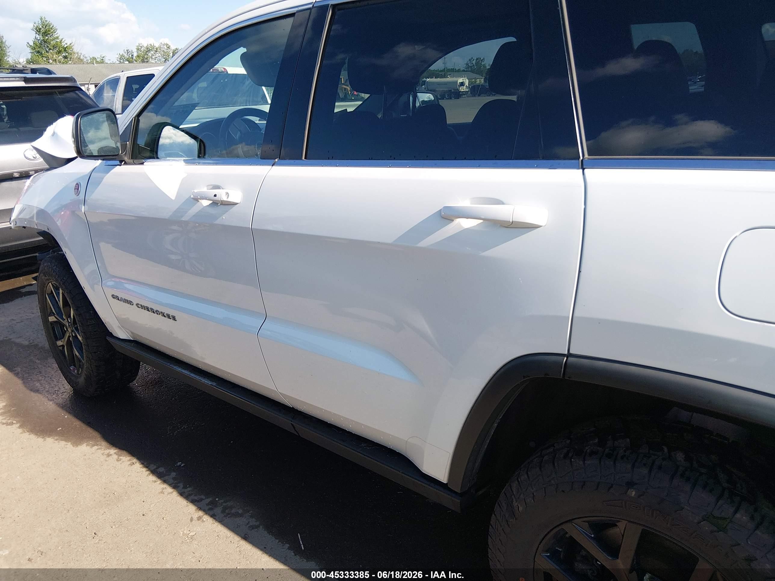 2013 Jeep Grand Cherokee Laredo Trailhawk White vin: 1C4RJFAT0DC614857
