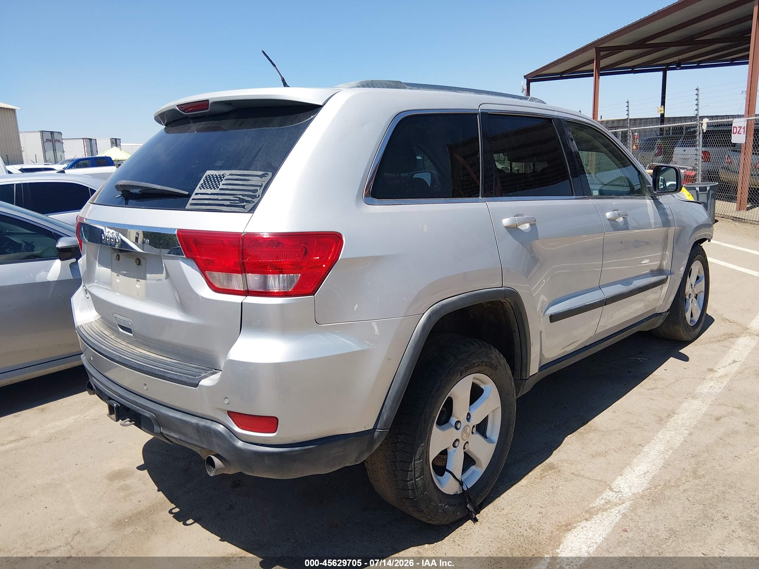 2012 Jeep Grand Cherokee Laredo Silver vin: 1C4RJFAT1CC195318