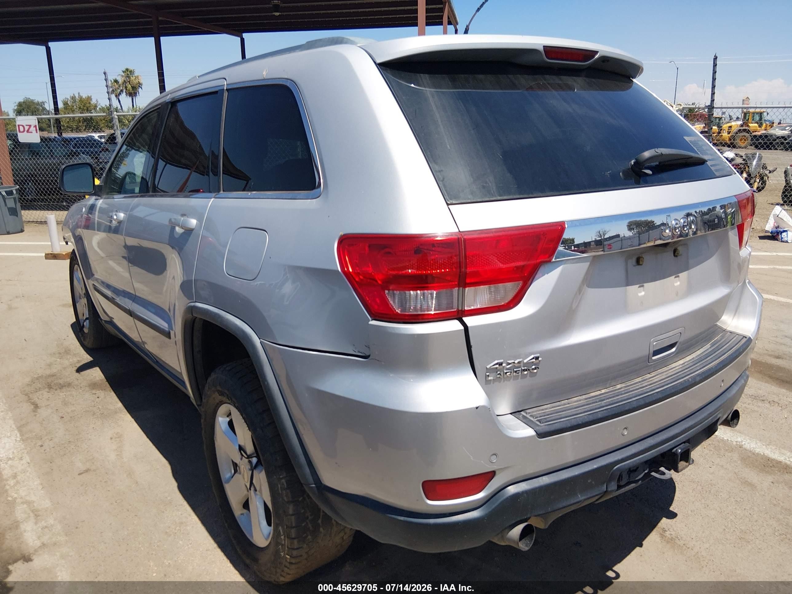 2012 Jeep Grand Cherokee Laredo Silver vin: 1C4RJFAT1CC195318