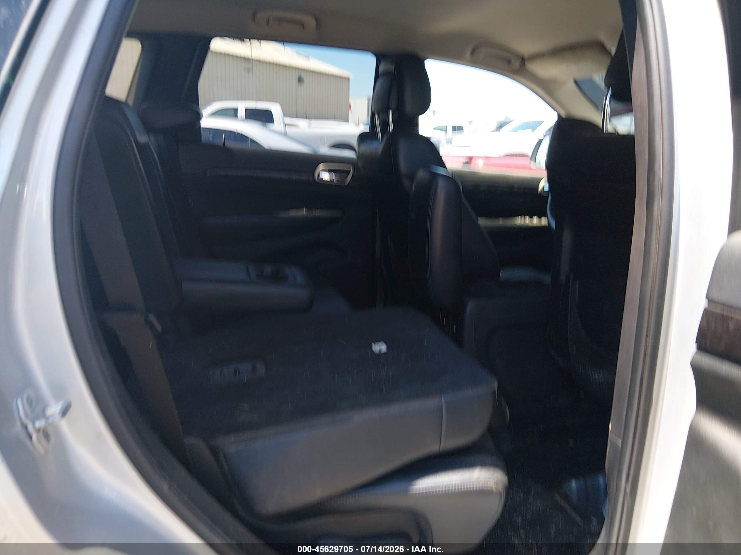 2012 Jeep Grand Cherokee Laredo Silver vin: 1C4RJFAT1CC195318