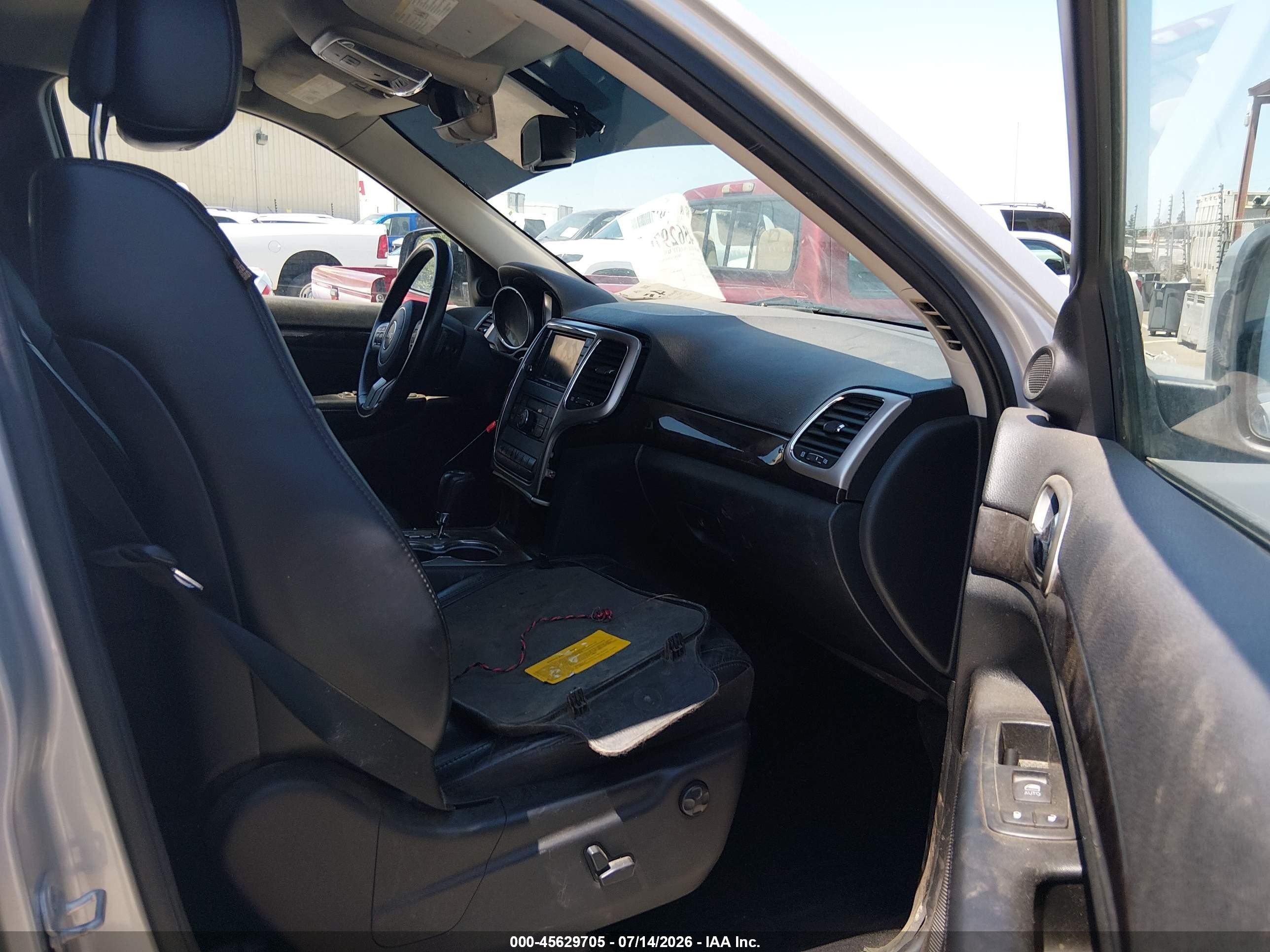2012 Jeep Grand Cherokee Laredo Silver vin: 1C4RJFAT1CC195318