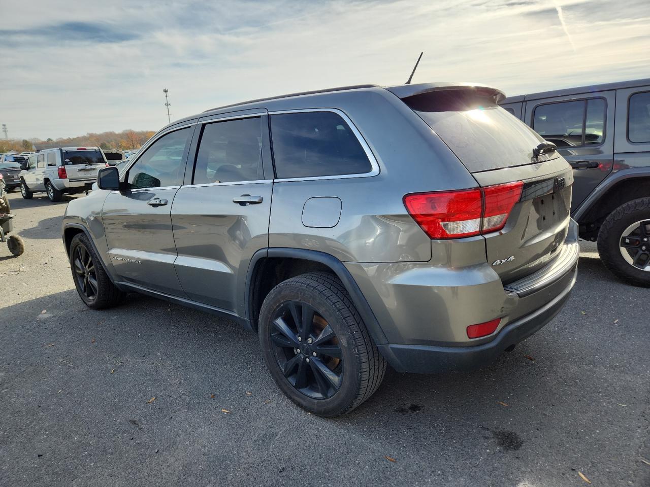 2013 Jeep Grand Cherokee Laredo Gray vin: 1C4RJFAT1DC614978