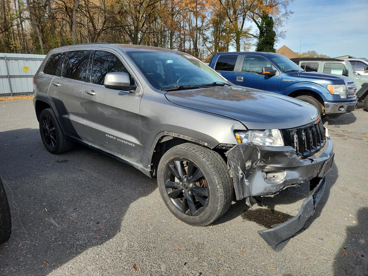 2013 Jeep Grand Cherokee Laredo Gray vin: 1C4RJFAT1DC614978