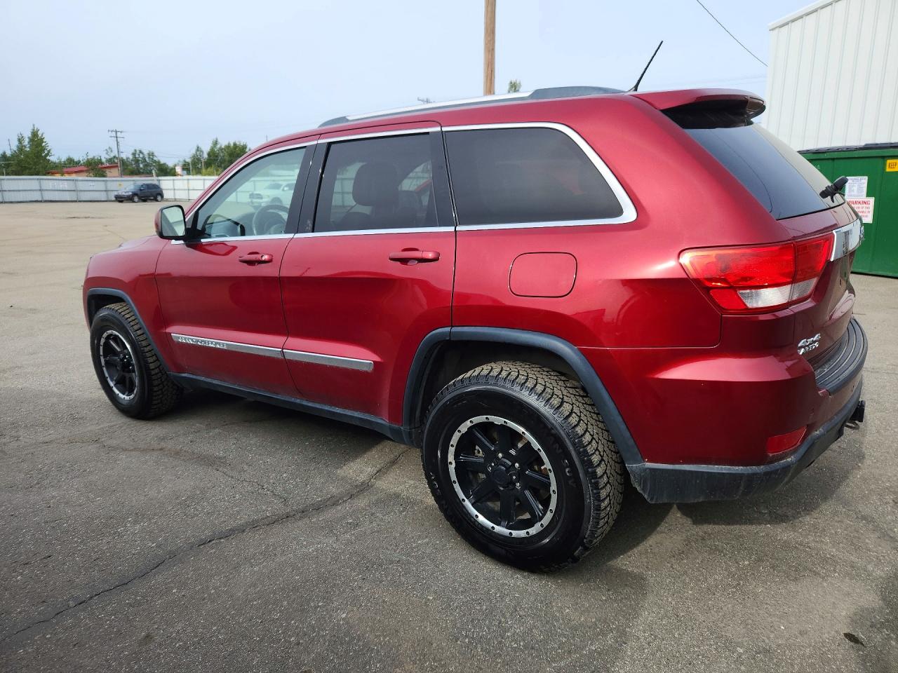 2012 Jeep Grand Cherokee Laredo Red vin: 1C4RJFAT2CC353892