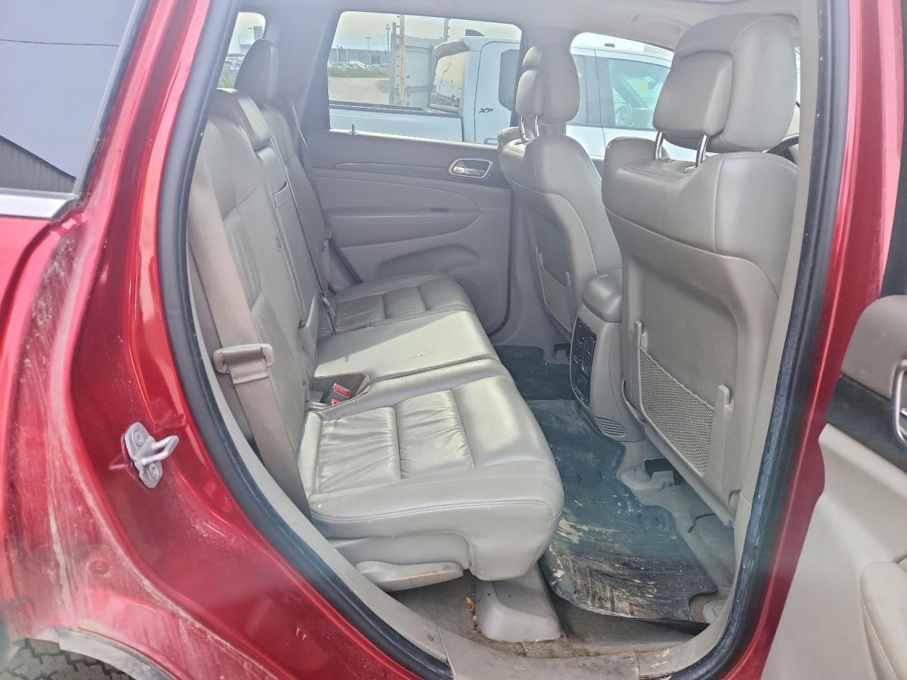 2012 Jeep Grand Cherokee Laredo Red vin: 1C4RJFAT2CC353892