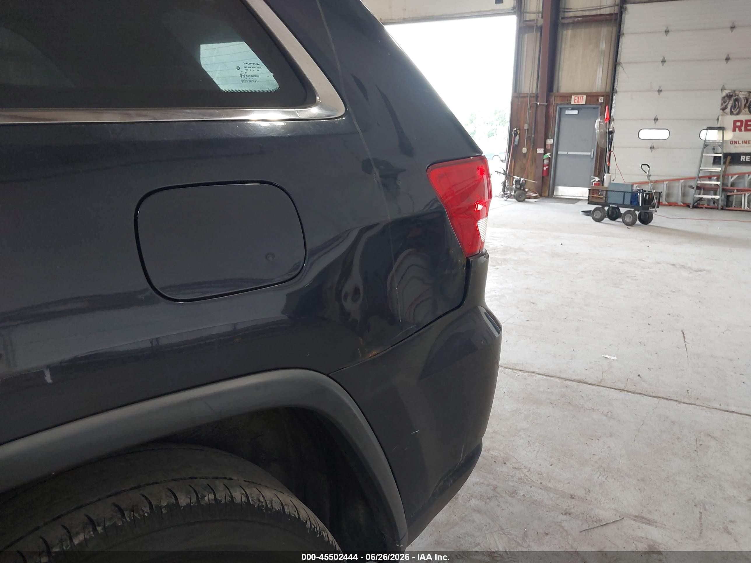 2013 Jeep Grand Cherokee Laredo Gray vin: 1C4RJFAT2DC509964