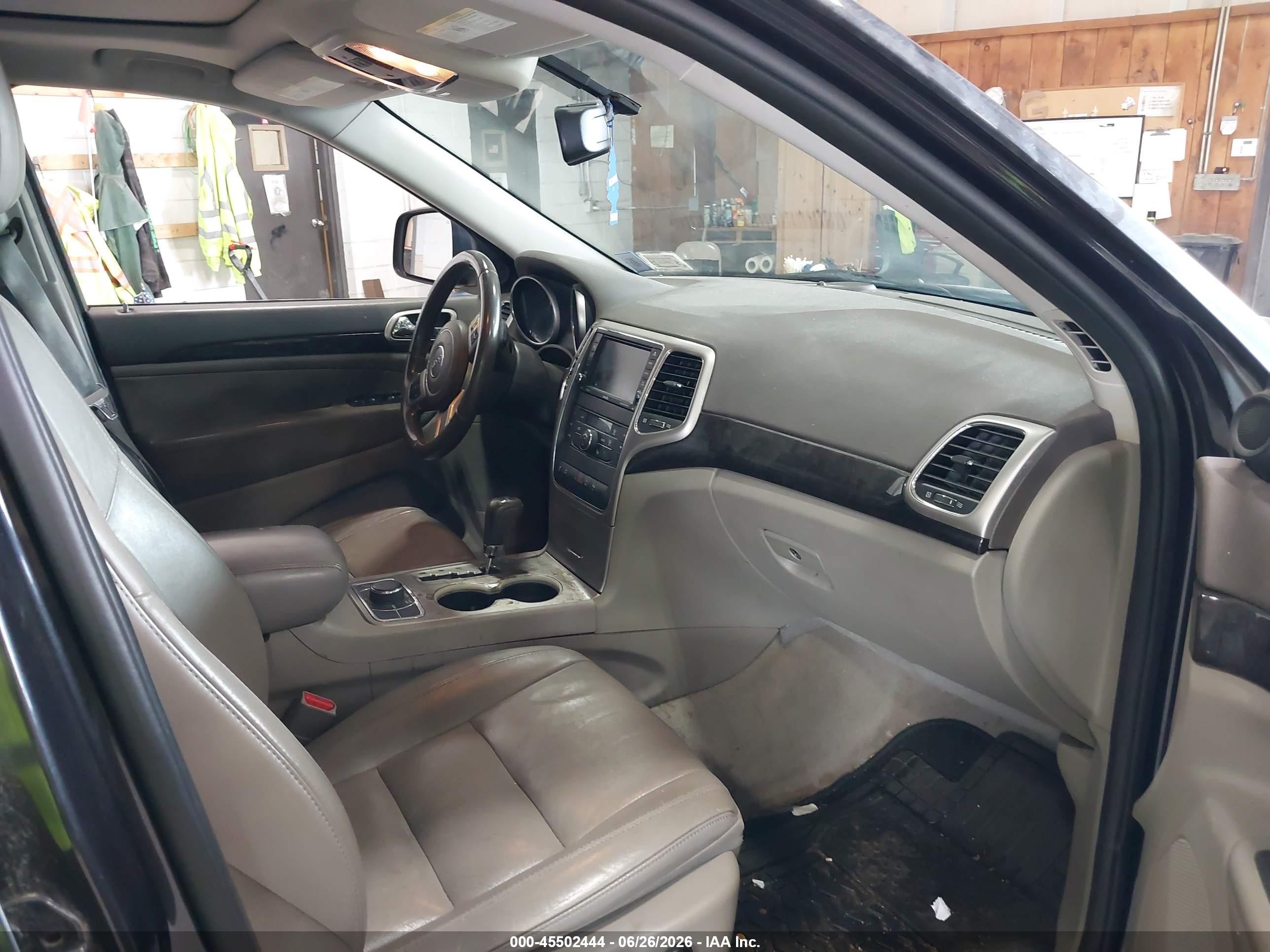 2013 Jeep Grand Cherokee Laredo Gray vin: 1C4RJFAT2DC509964