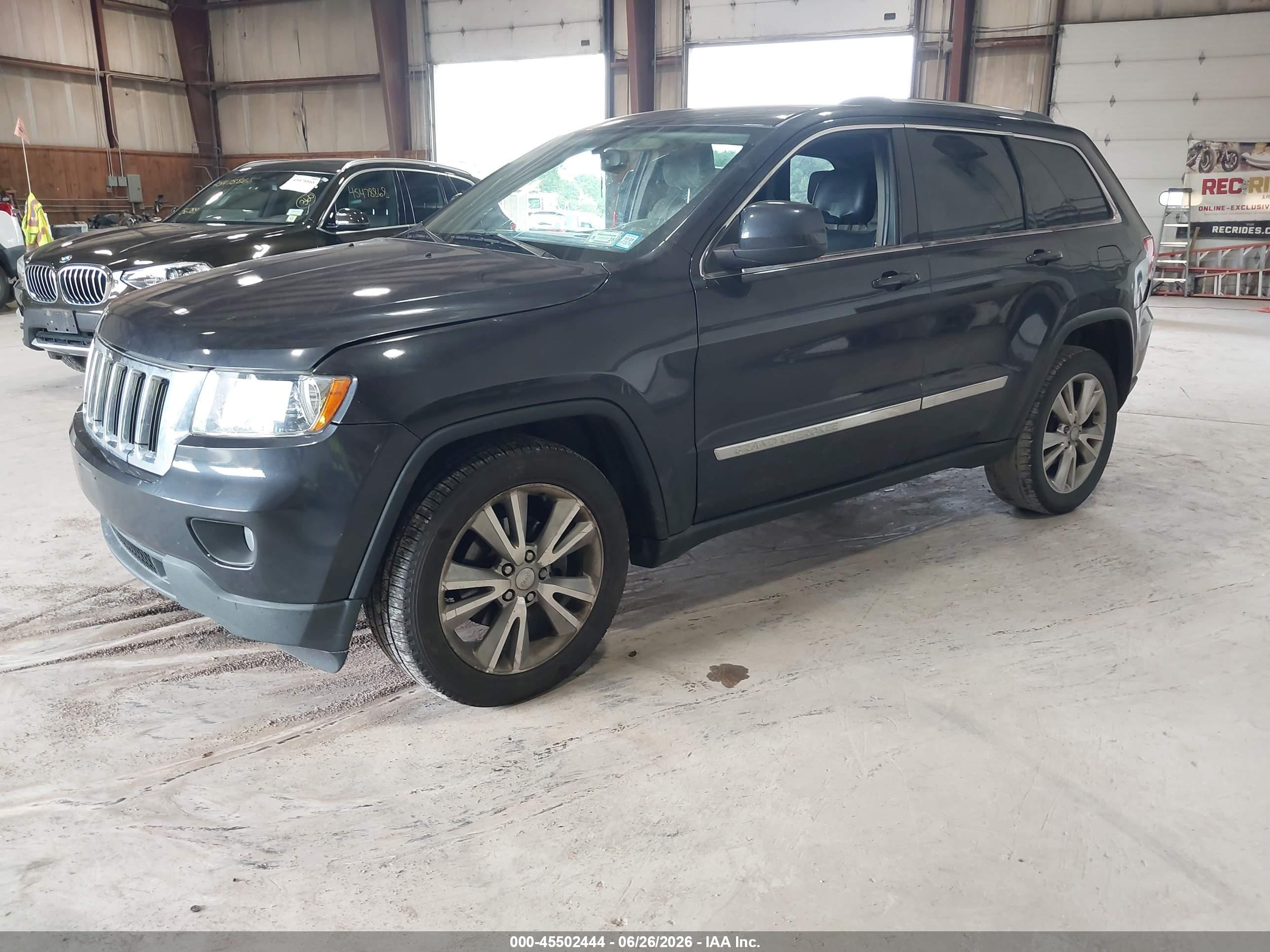 2013 Jeep Grand Cherokee Laredo Gray vin: 1C4RJFAT2DC509964