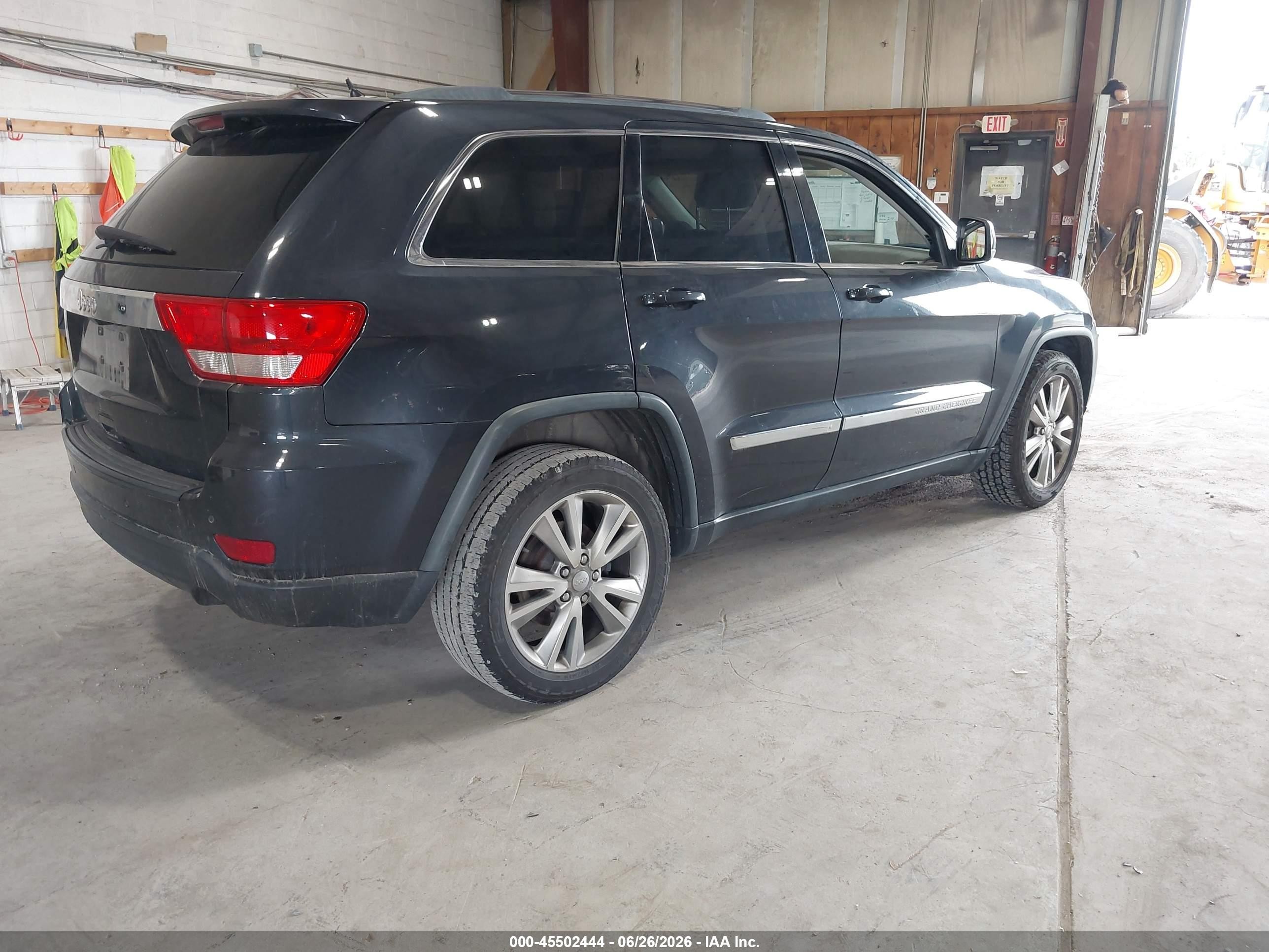 2013 Jeep Grand Cherokee Laredo Gray vin: 1C4RJFAT2DC509964