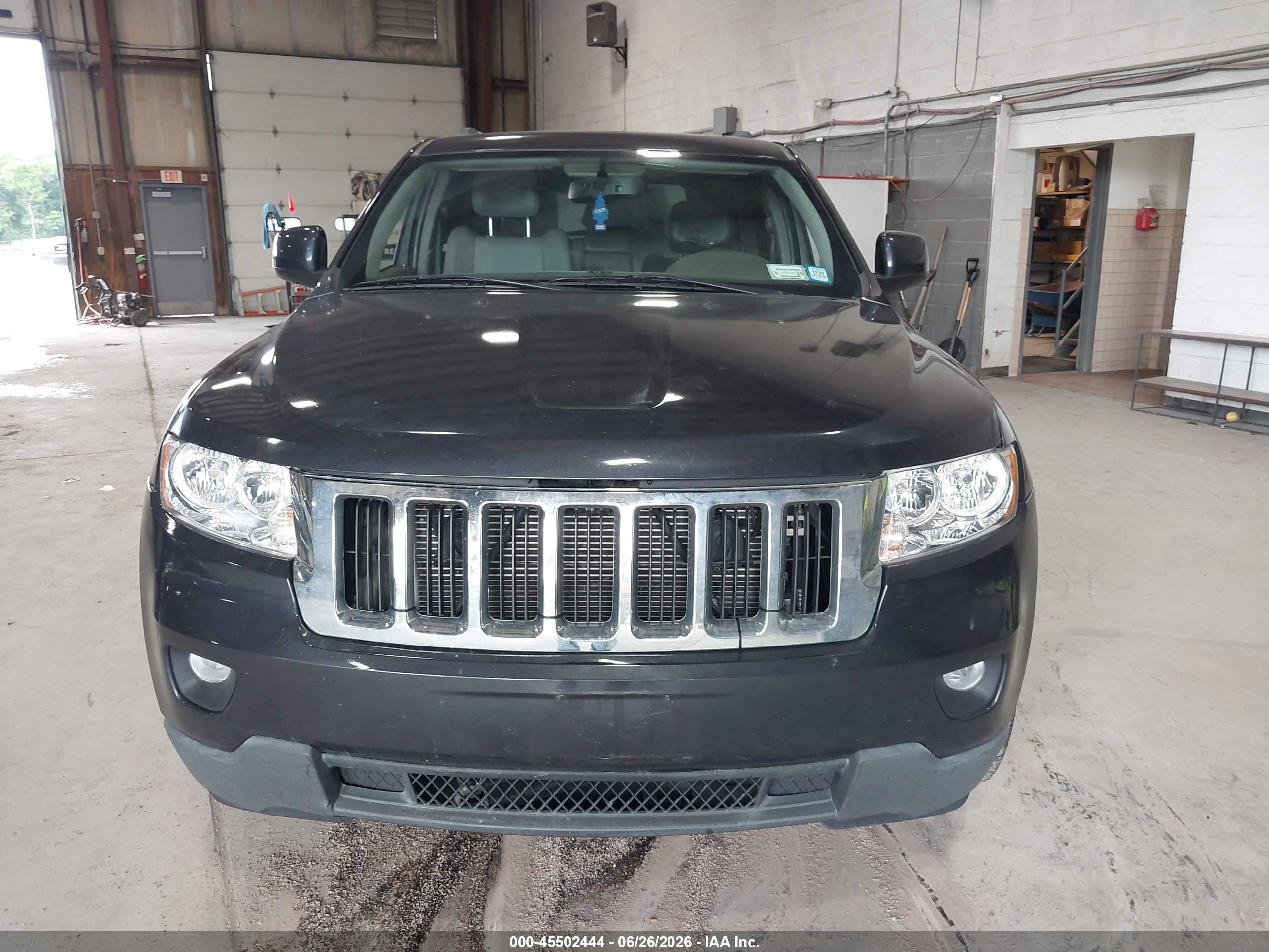 2013 Jeep Grand Cherokee Laredo Gray vin: 1C4RJFAT2DC509964