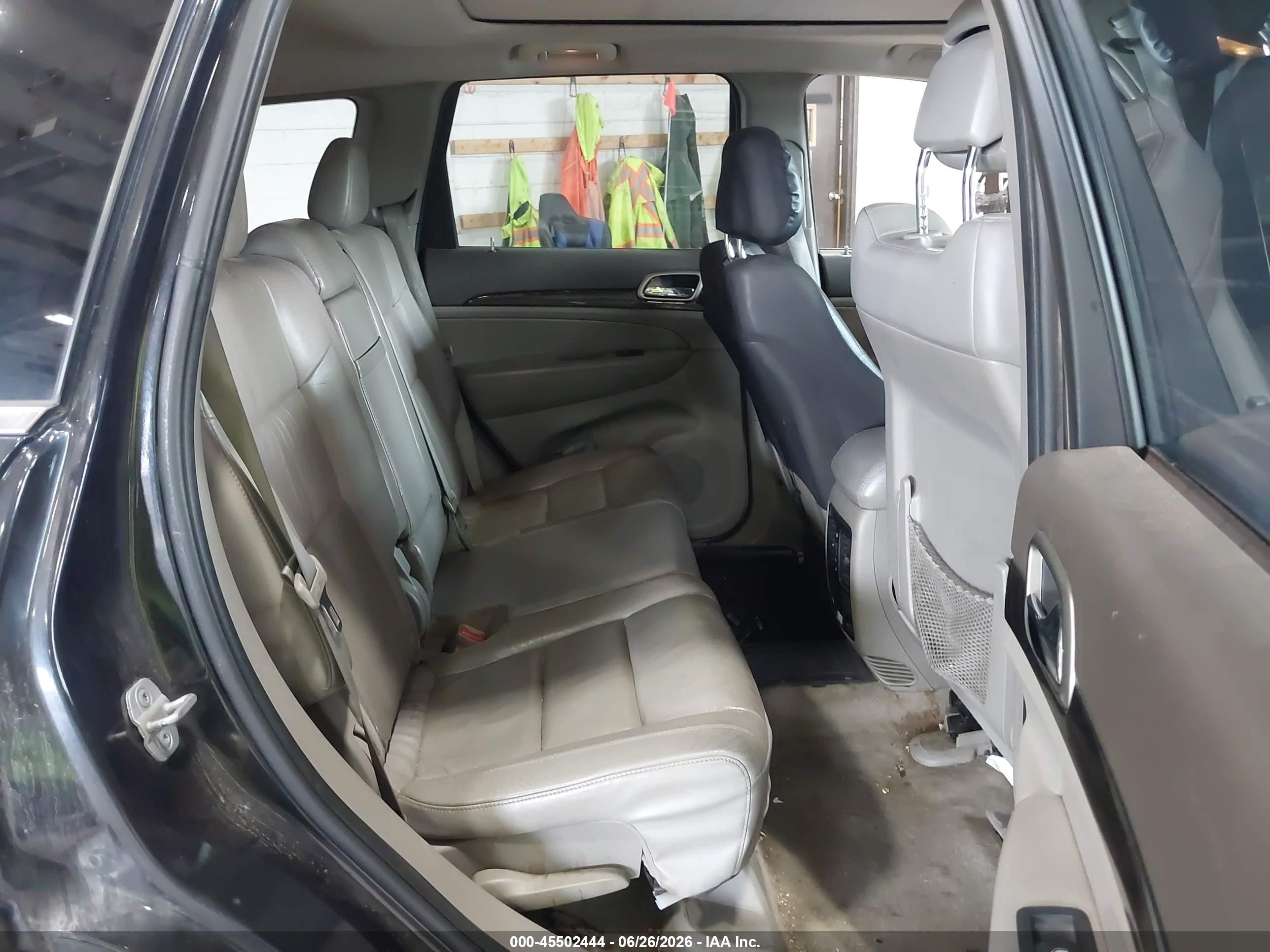 2013 Jeep Grand Cherokee Laredo Gray vin: 1C4RJFAT2DC509964