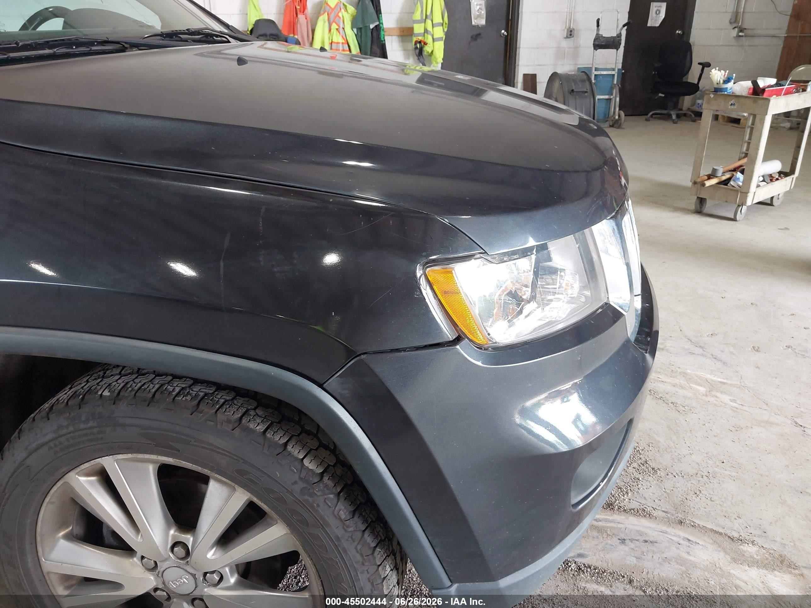 2013 Jeep Grand Cherokee Laredo Gray vin: 1C4RJFAT2DC509964