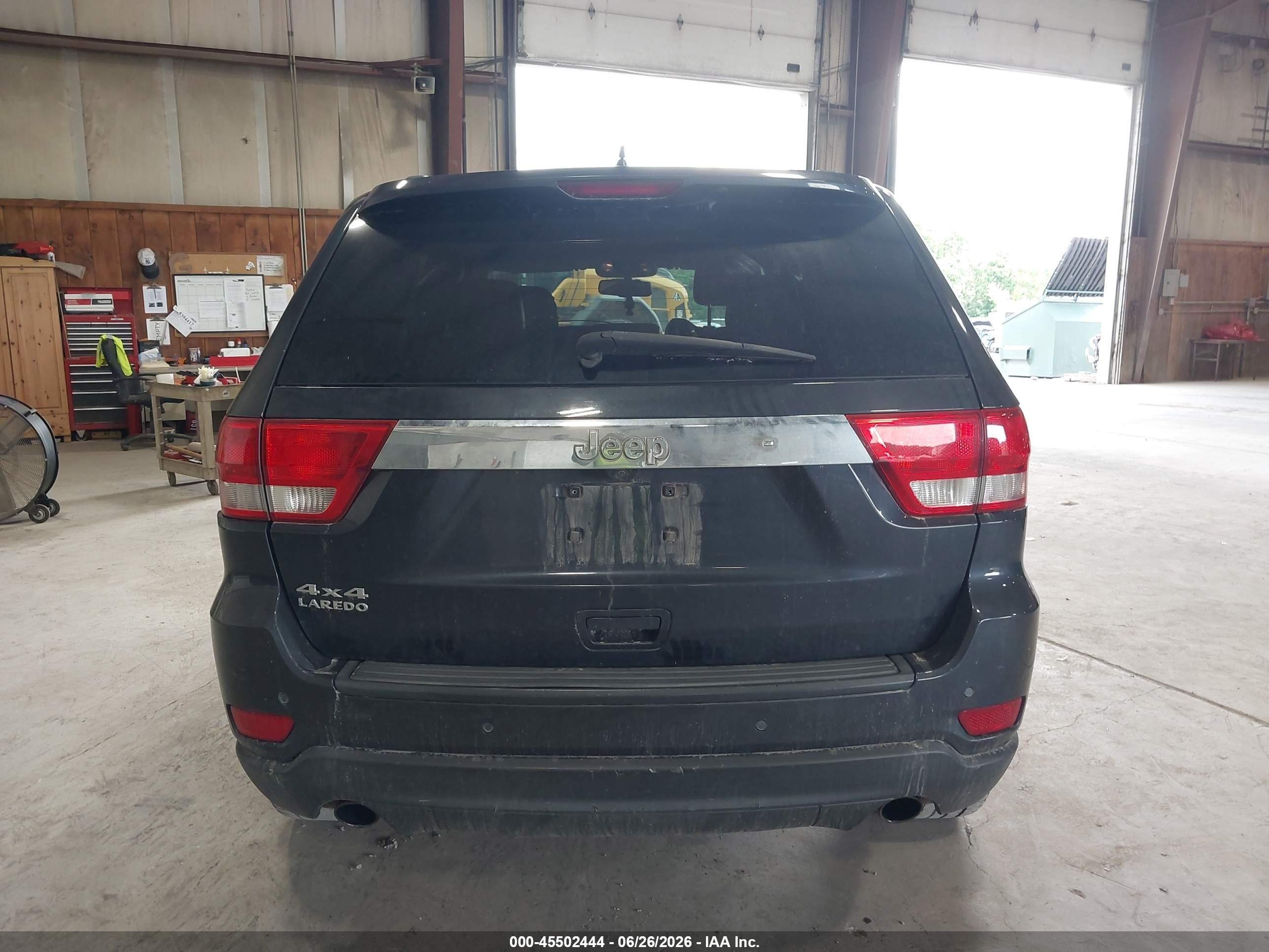 2013 Jeep Grand Cherokee Laredo Gray vin: 1C4RJFAT2DC509964