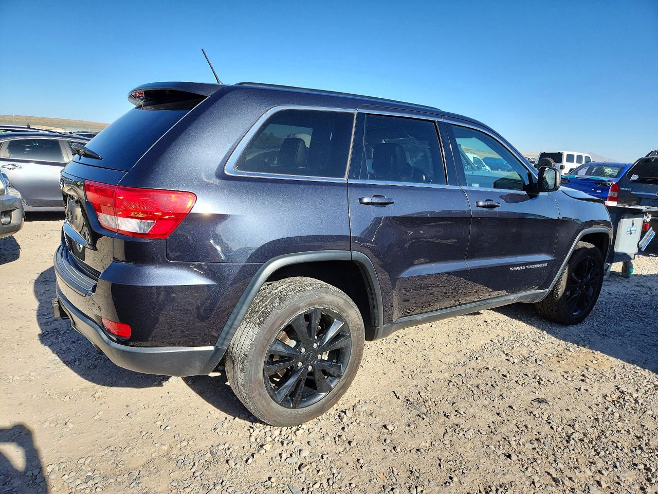 2013 Jeep Grand Cherokee Laredo Gray vin: 1C4RJFAT2DC589976