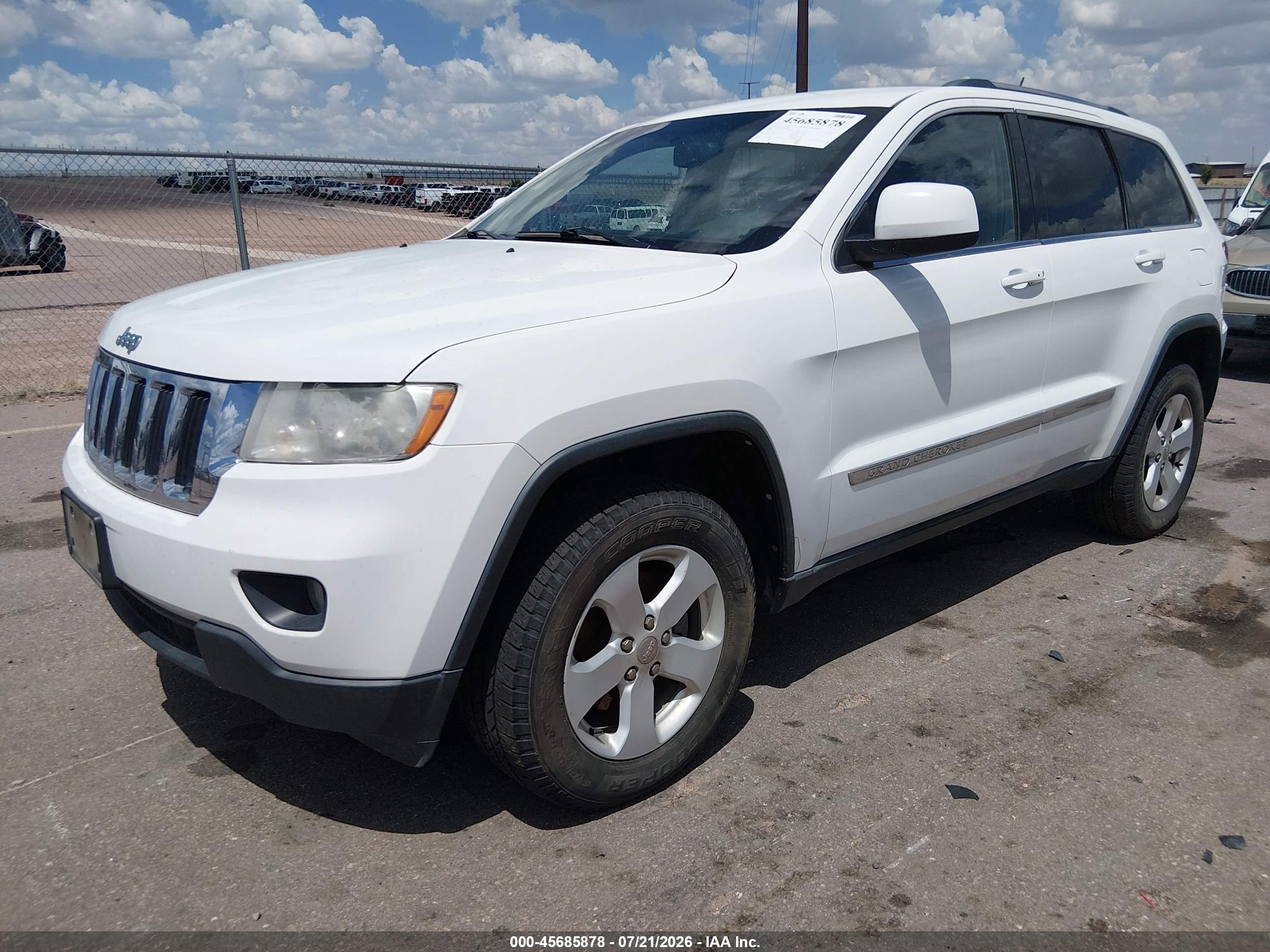 2013 Jeep Grand Cherokee Laredo White vin: 1C4RJFAT3DC571406