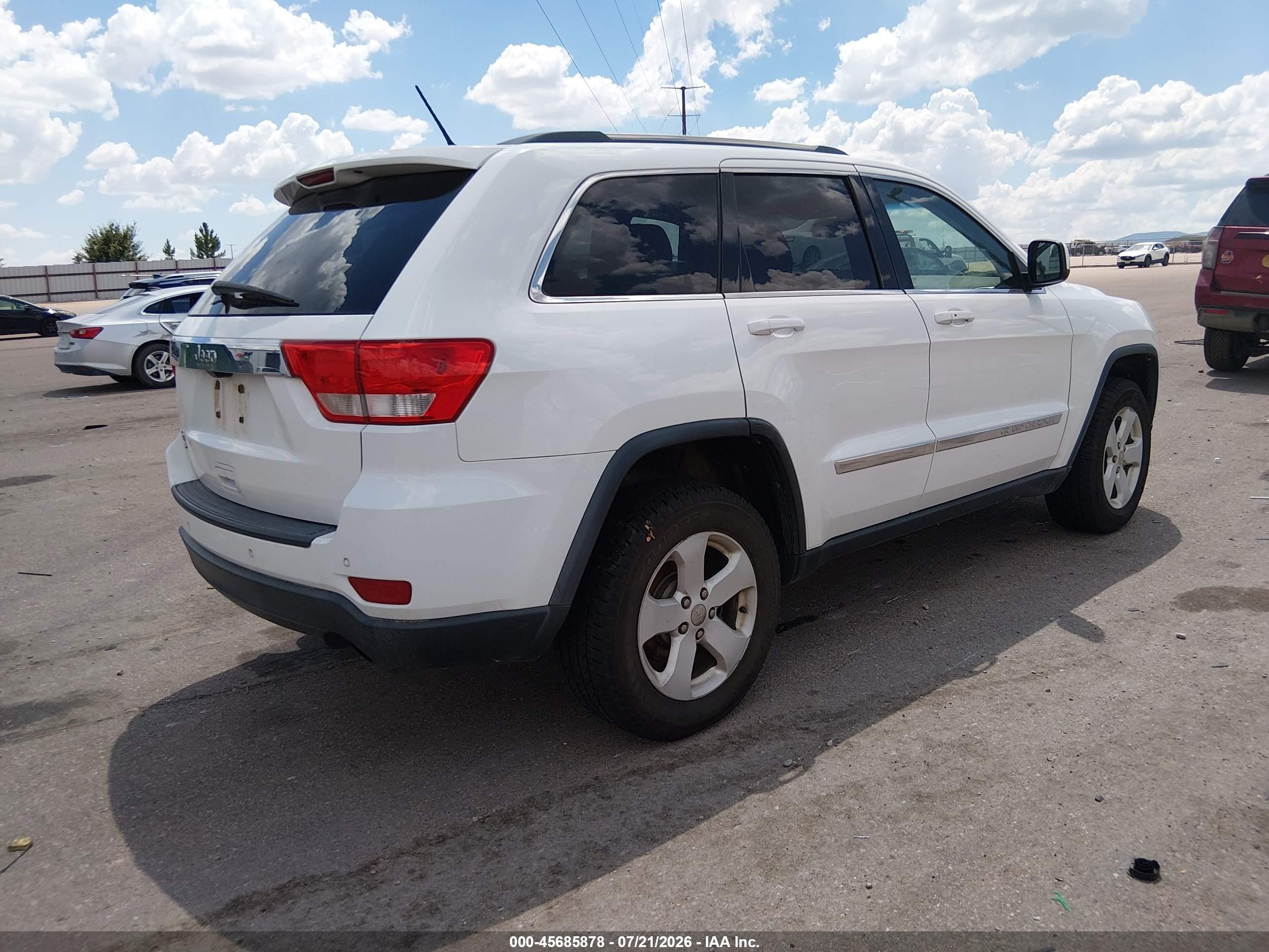 2013 Jeep Grand Cherokee Laredo White vin: 1C4RJFAT3DC571406