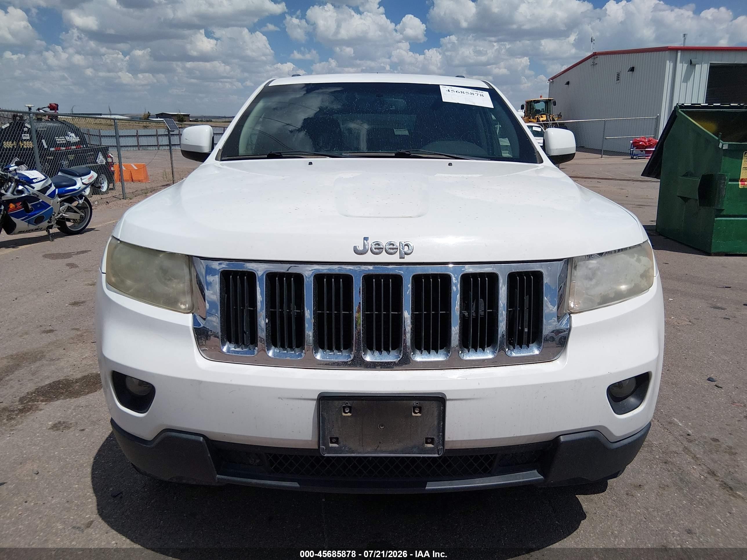 2013 Jeep Grand Cherokee Laredo White vin: 1C4RJFAT3DC571406