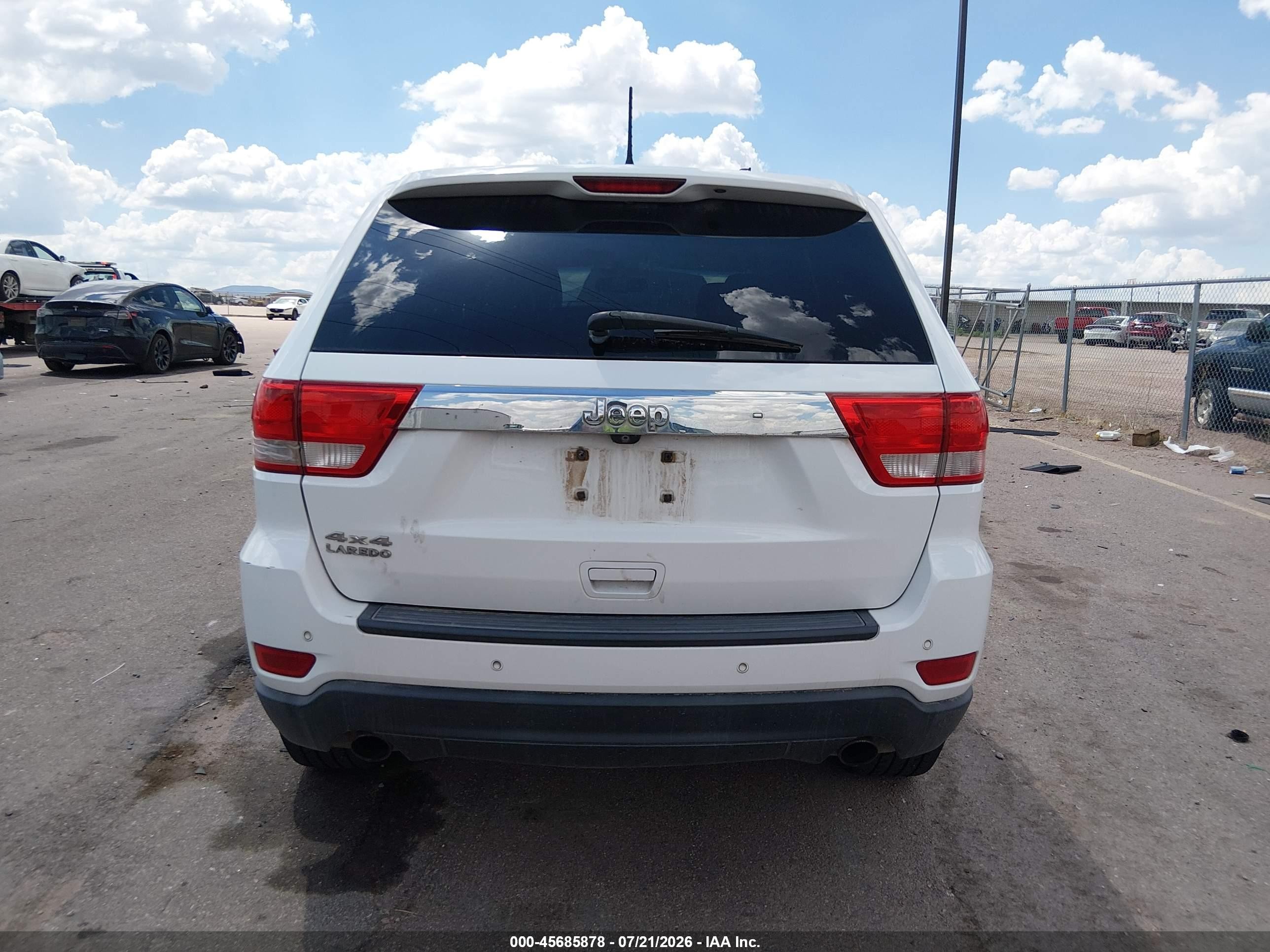 2013 Jeep Grand Cherokee Laredo White vin: 1C4RJFAT3DC571406