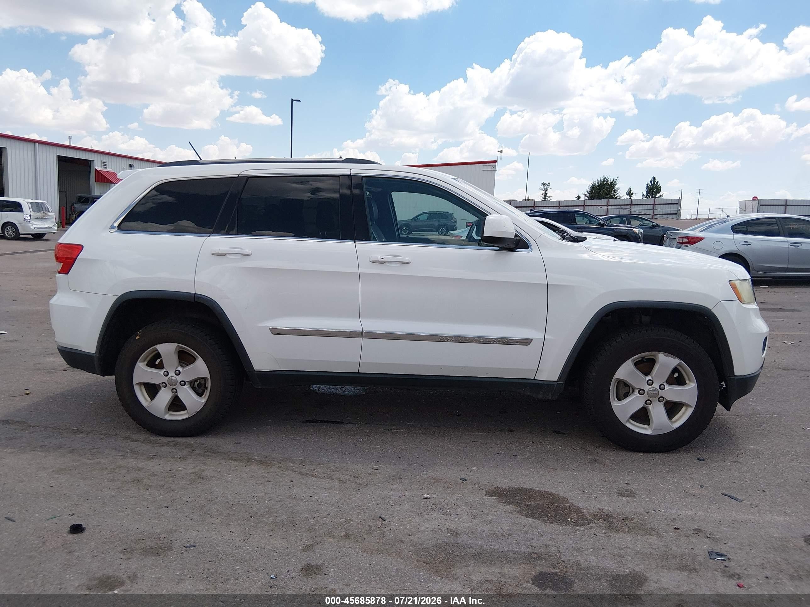 2013 Jeep Grand Cherokee Laredo White vin: 1C4RJFAT3DC571406