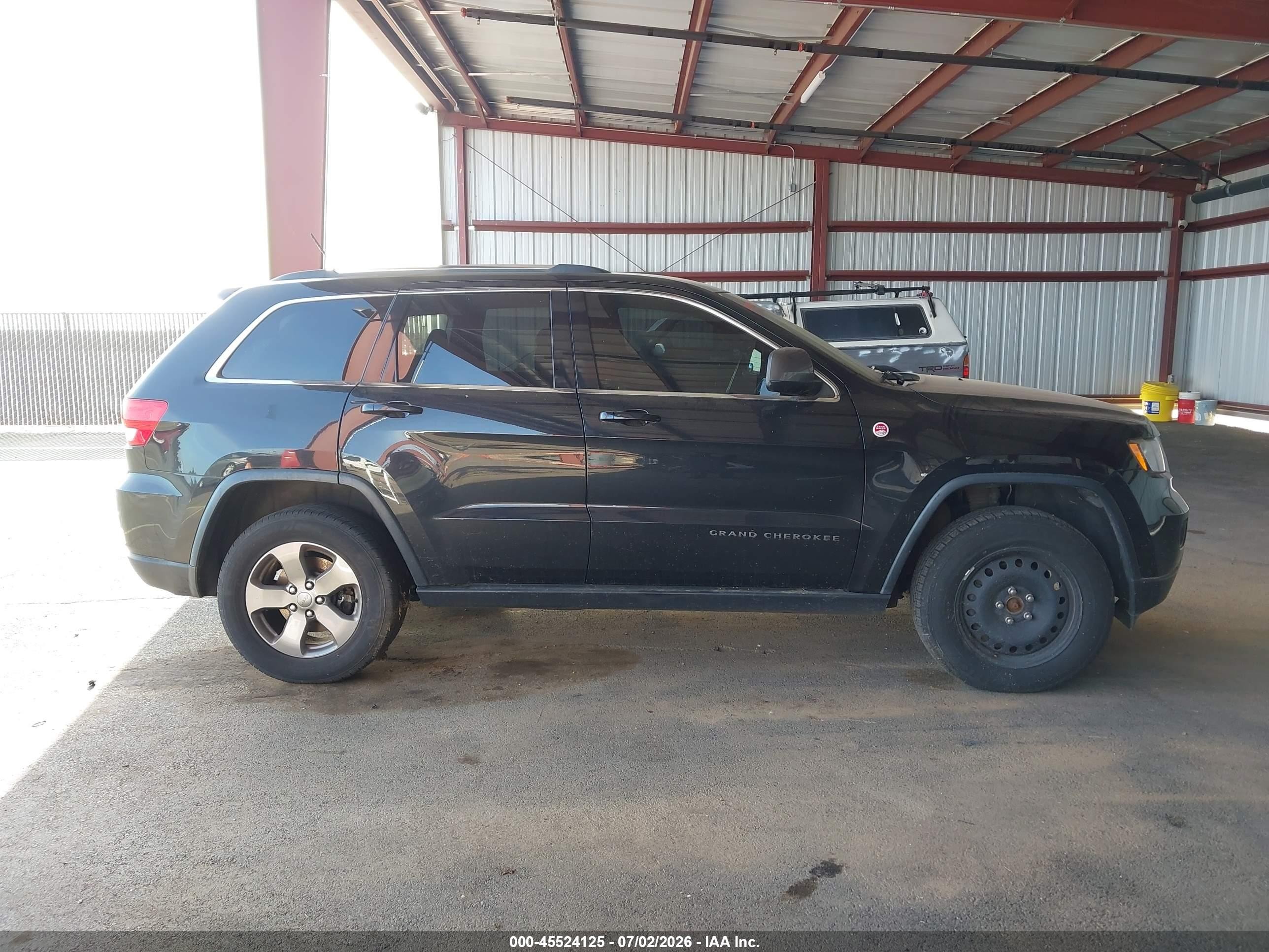 2013 Jeep Grand Cherokee Laredo Trailhawk Gray vin: 1C4RJFAT3DC577870