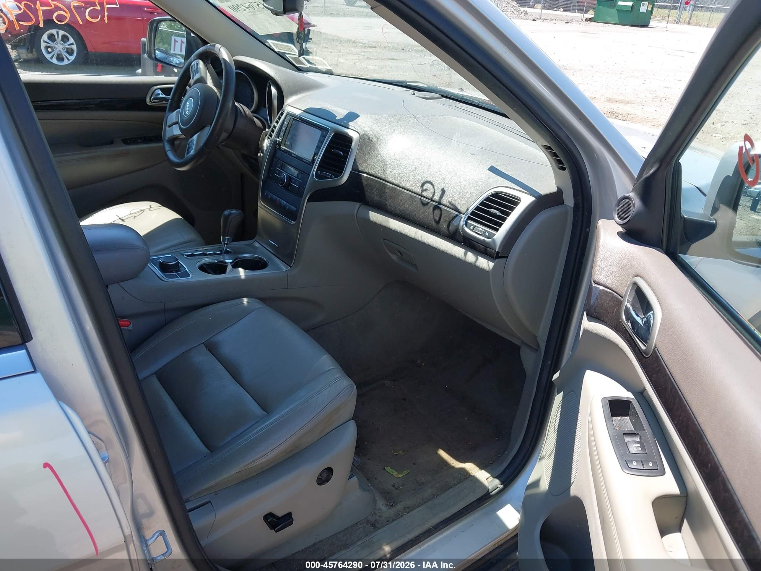 2012 Jeep Grand Cherokee Laredo Silver vin: 1C4RJFAT4CC203511