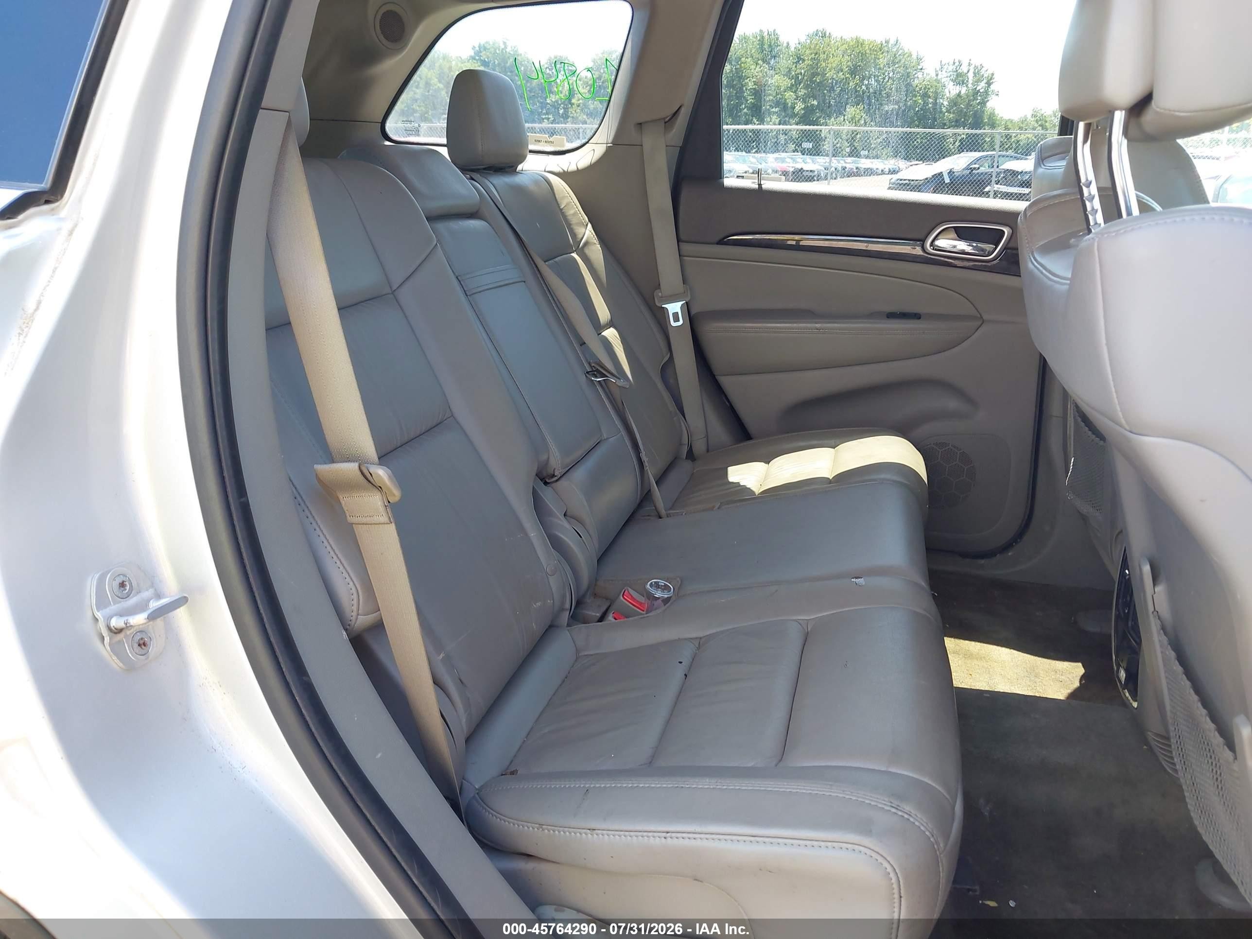 2012 Jeep Grand Cherokee Laredo Silver vin: 1C4RJFAT4CC203511