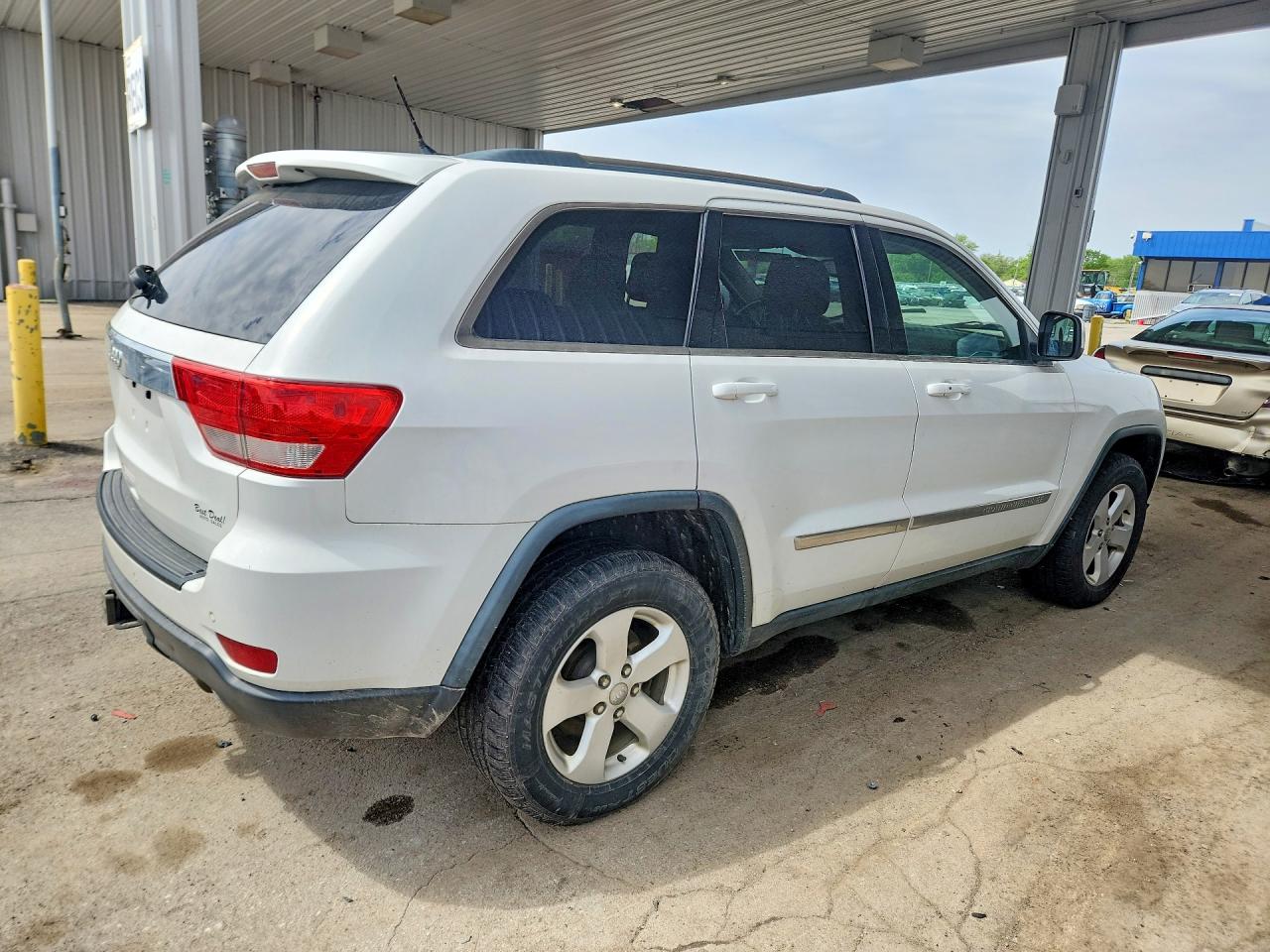 2013 Jeep Grand Cherokee Laredo White vin: 1C4RJFAT4DC576534