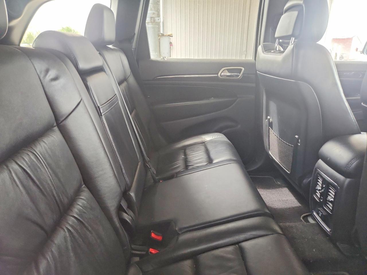 2013 Jeep Grand Cherokee Laredo White vin: 1C4RJFAT4DC576534