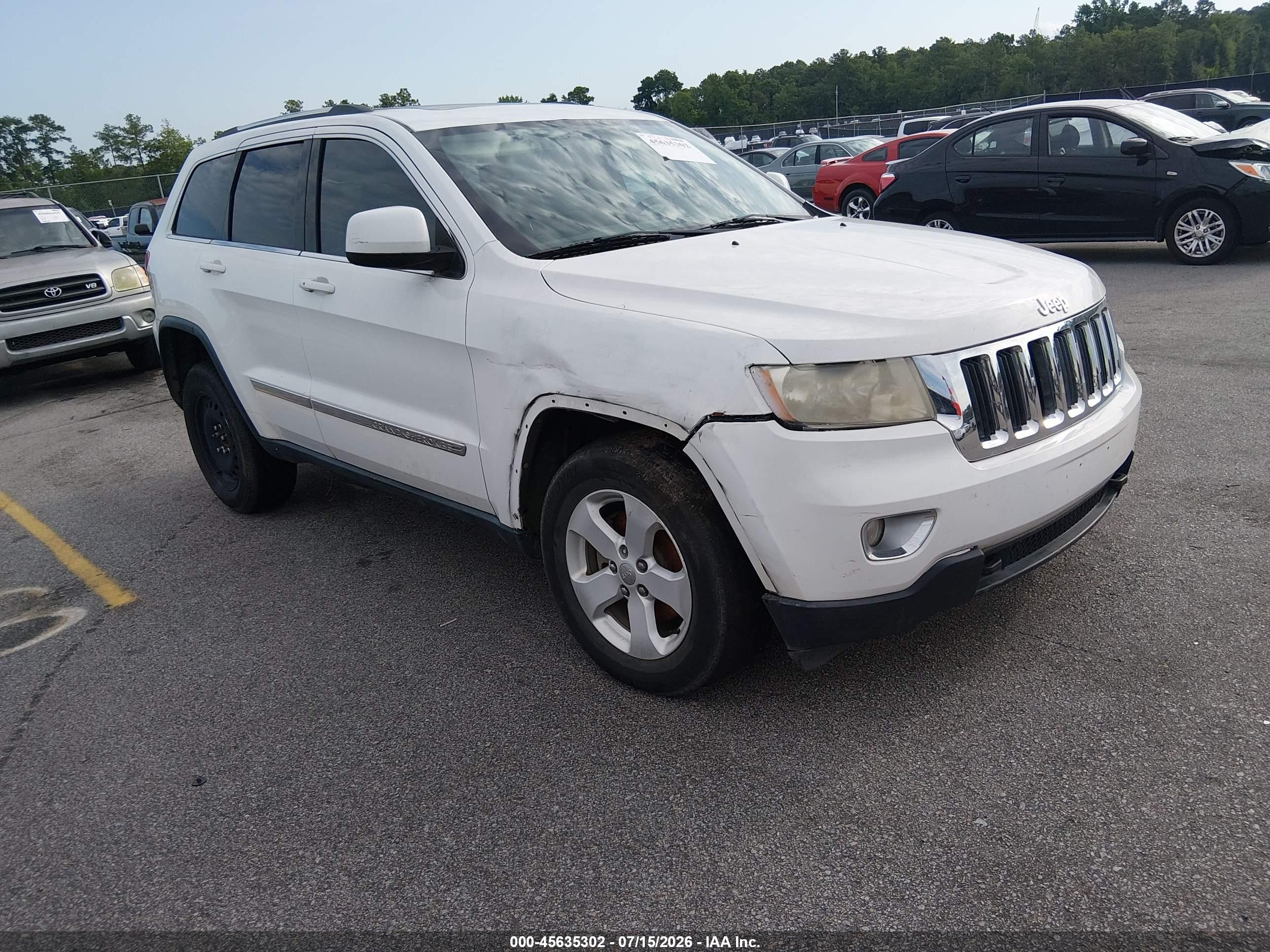 2013 Jeep Grand Cherokee Laredo White vin: 1C4RJFAT9DC646142