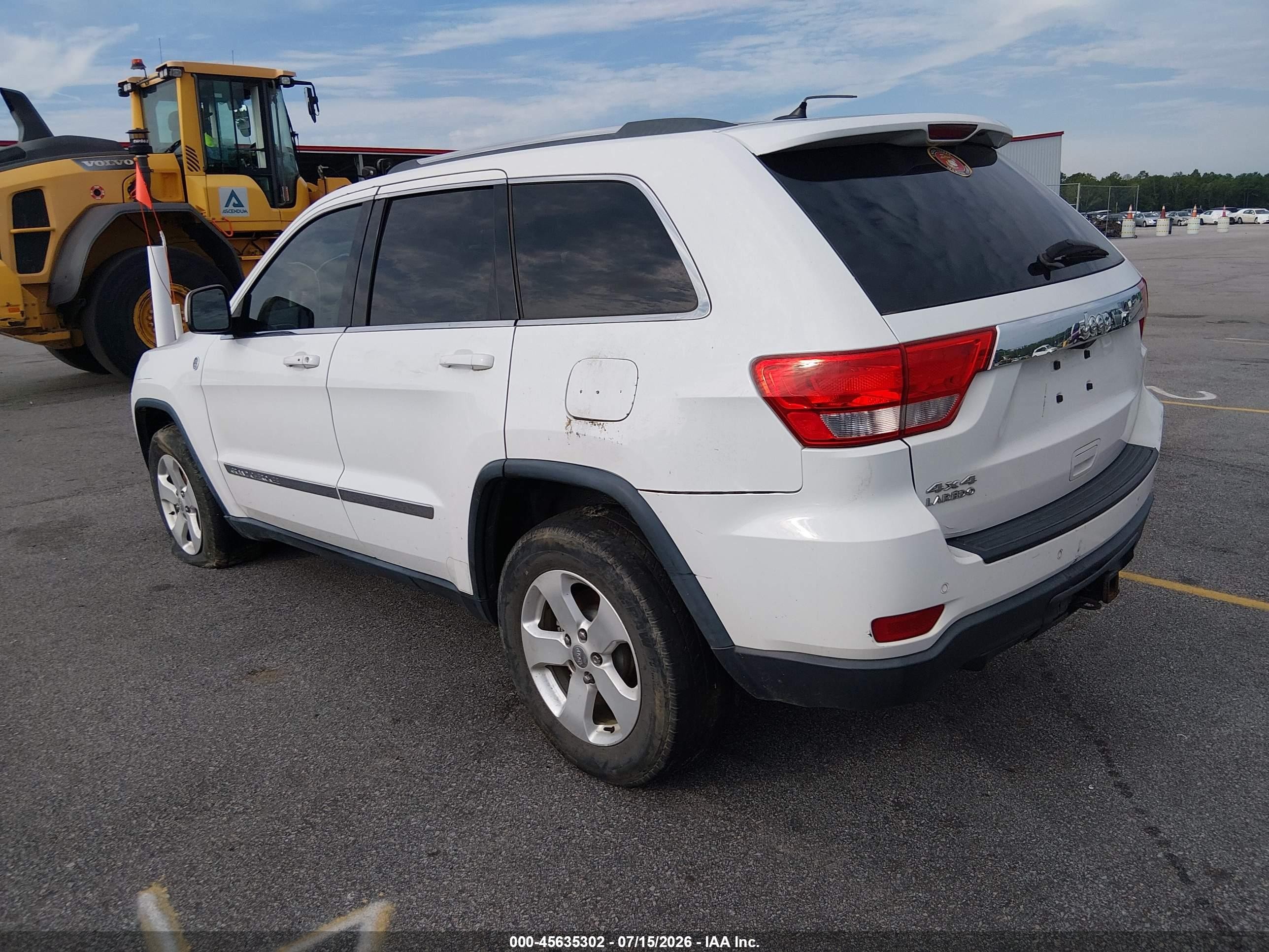 2013 Jeep Grand Cherokee Laredo White vin: 1C4RJFAT9DC646142