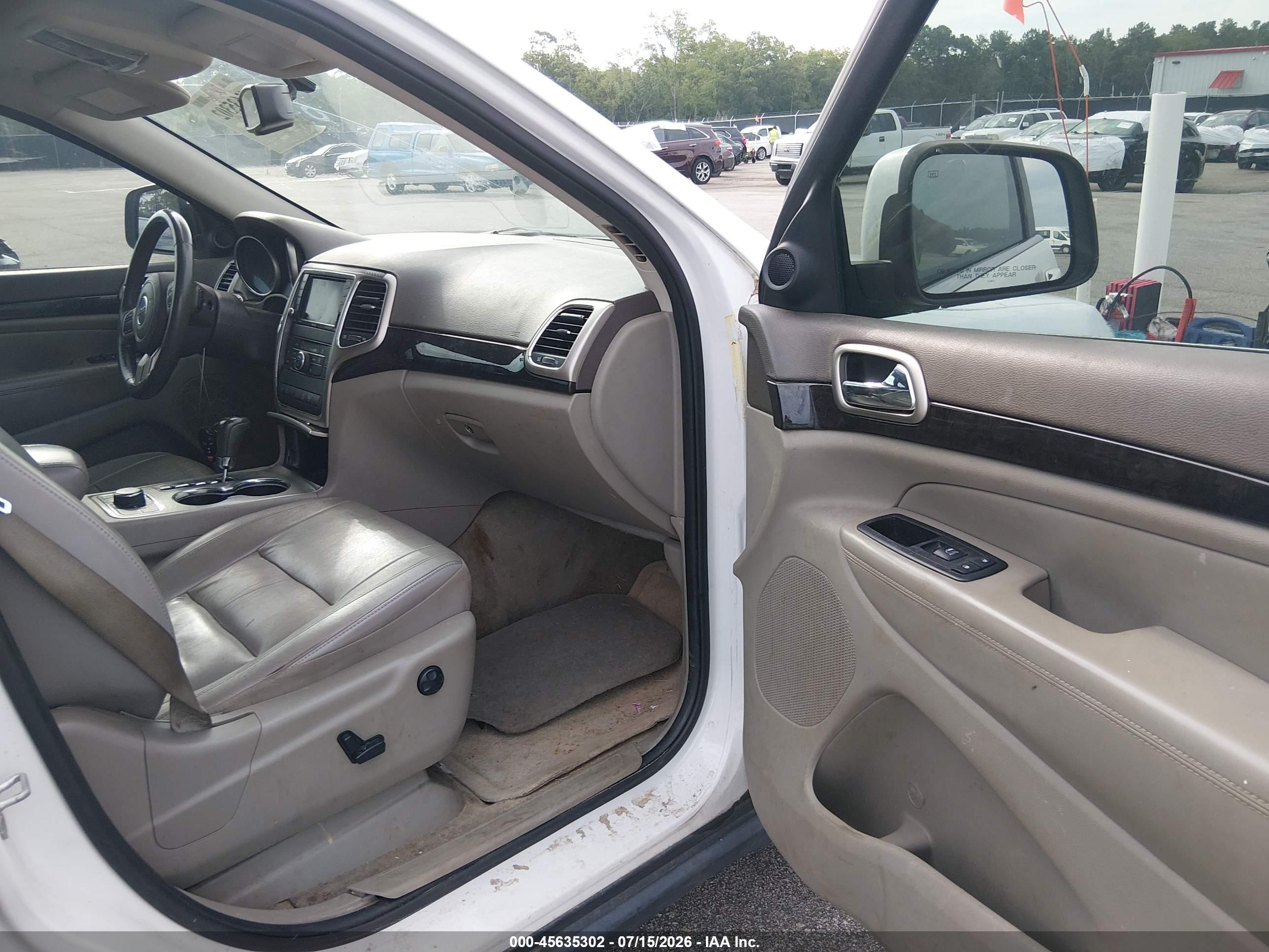 2013 Jeep Grand Cherokee Laredo White vin: 1C4RJFAT9DC646142