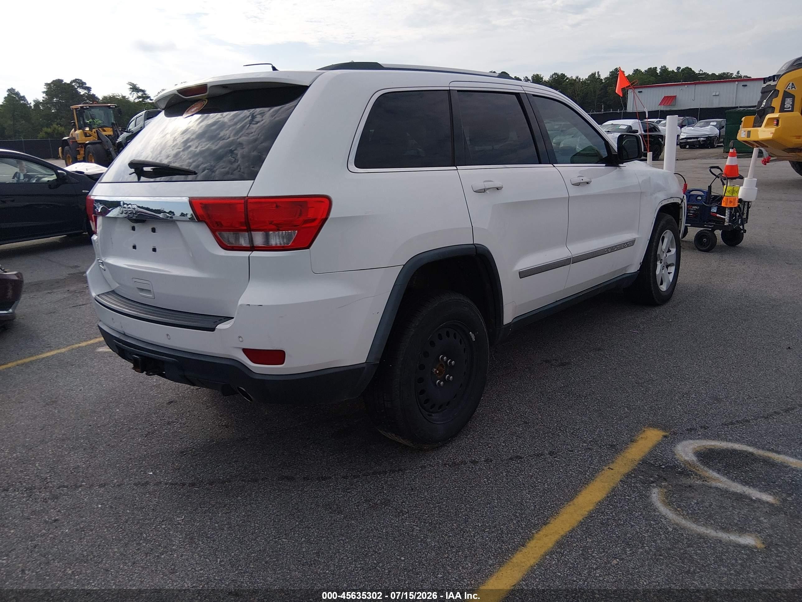 2013 Jeep Grand Cherokee Laredo White vin: 1C4RJFAT9DC646142