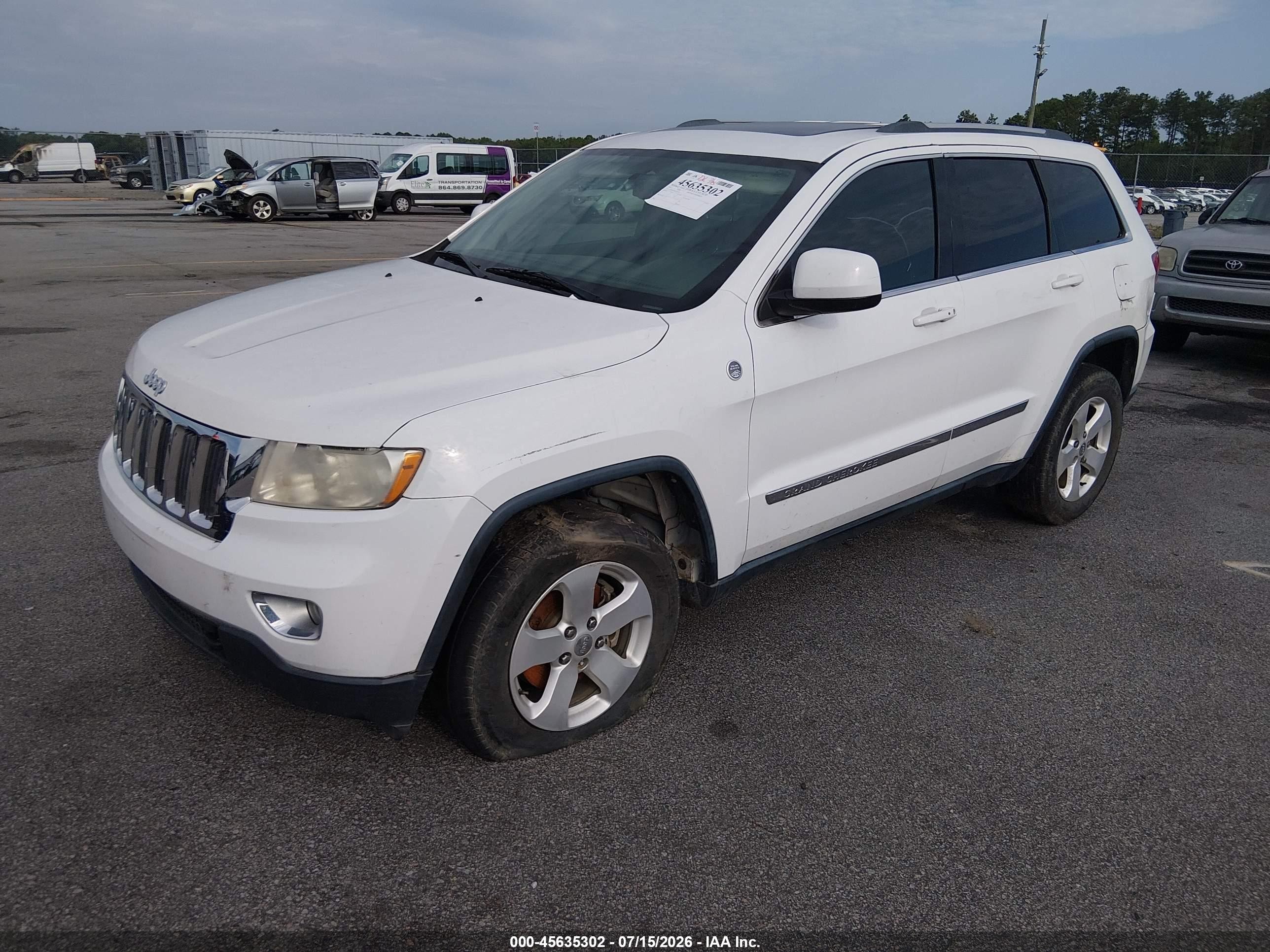 2013 Jeep Grand Cherokee Laredo White vin: 1C4RJFAT9DC646142
