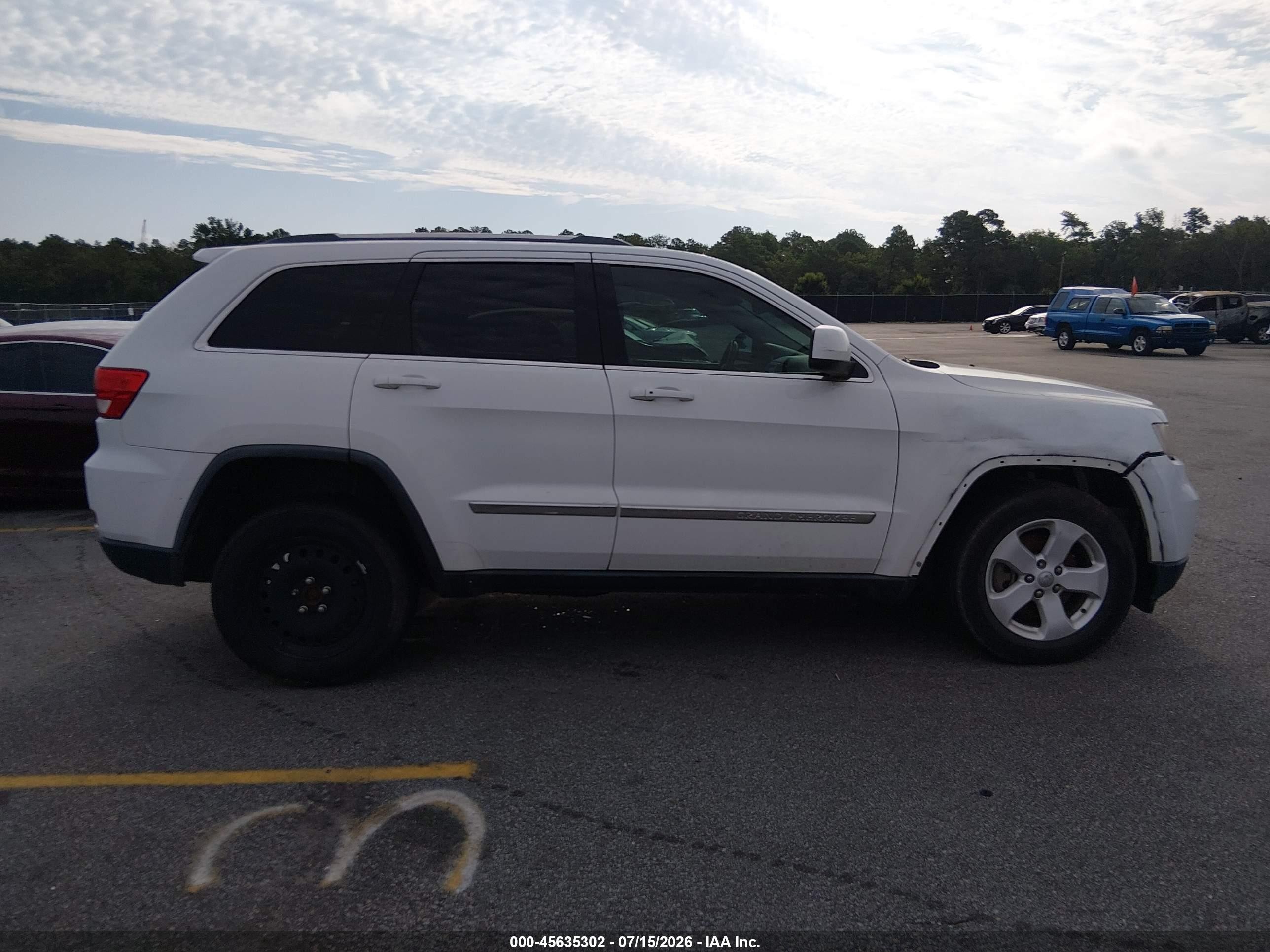 2013 Jeep Grand Cherokee Laredo White vin: 1C4RJFAT9DC646142