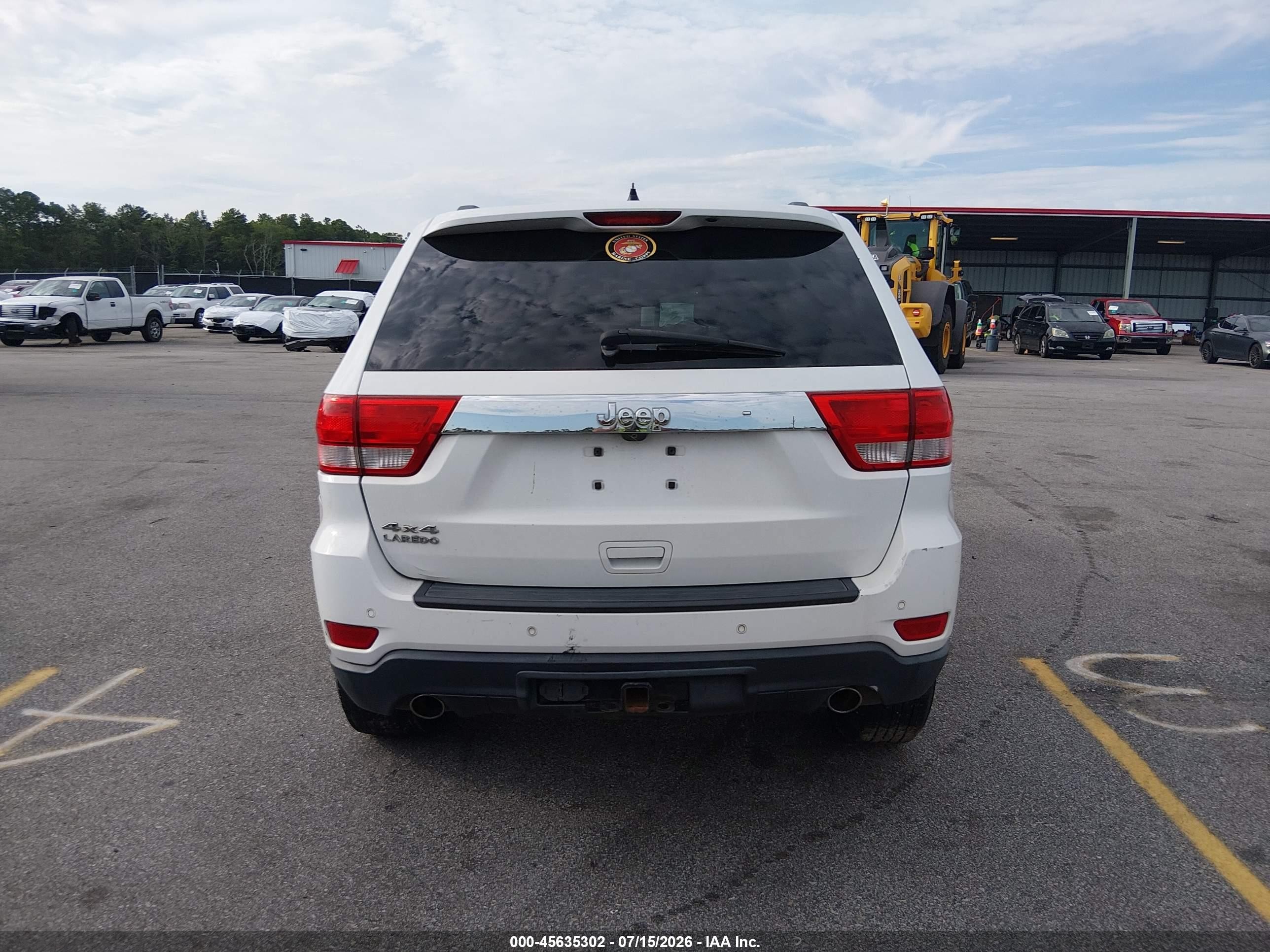 2013 Jeep Grand Cherokee Laredo White vin: 1C4RJFAT9DC646142