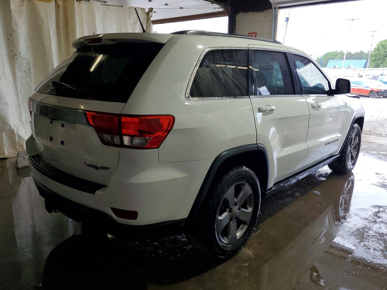 2013 Jeep Grand Cherokee Laredo White vin: 1C4RJFATXDC589823