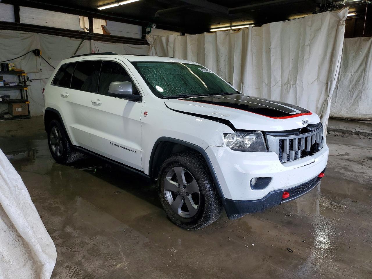 2013 Jeep Grand Cherokee Laredo White vin: 1C4RJFATXDC589823