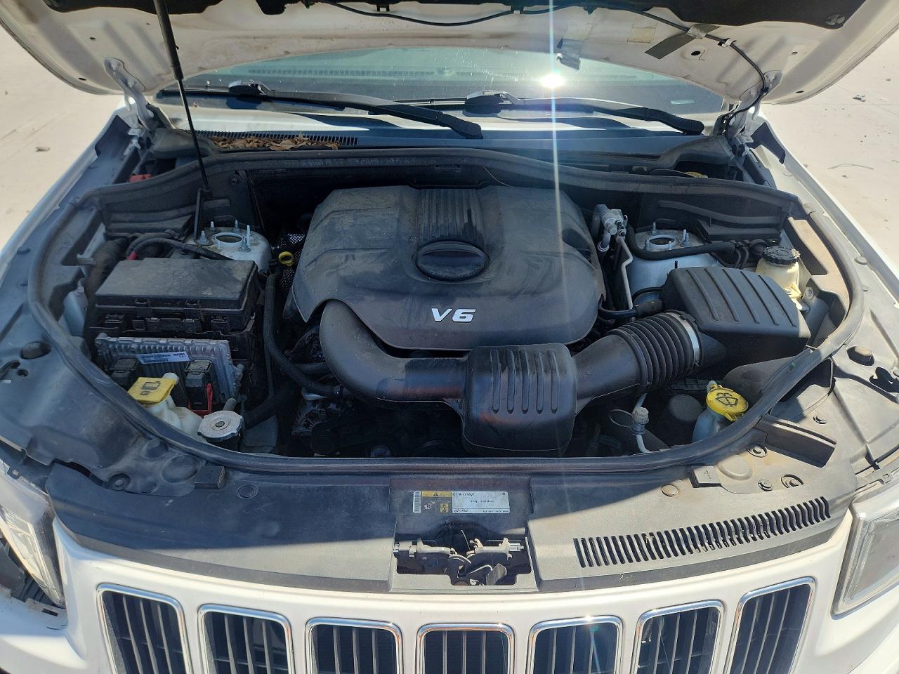 2015 Jeep Grand Cherokee Limited White vin: 1C4RJFBG0FC839476