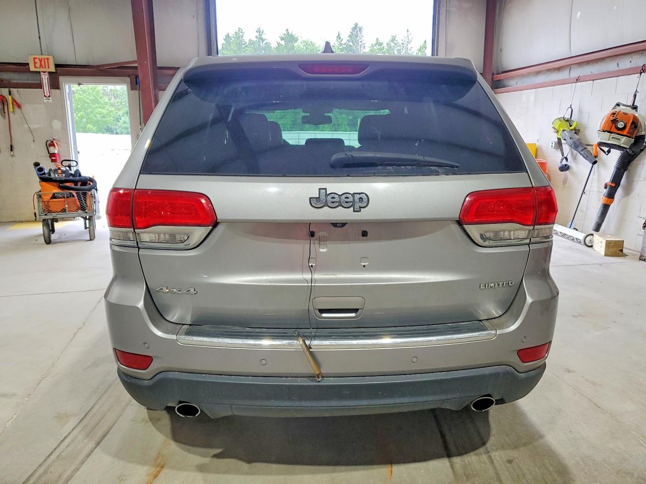 2014 Jeep Grand Cherokee Limited Silver vin: 1C4RJFBG1EC339468