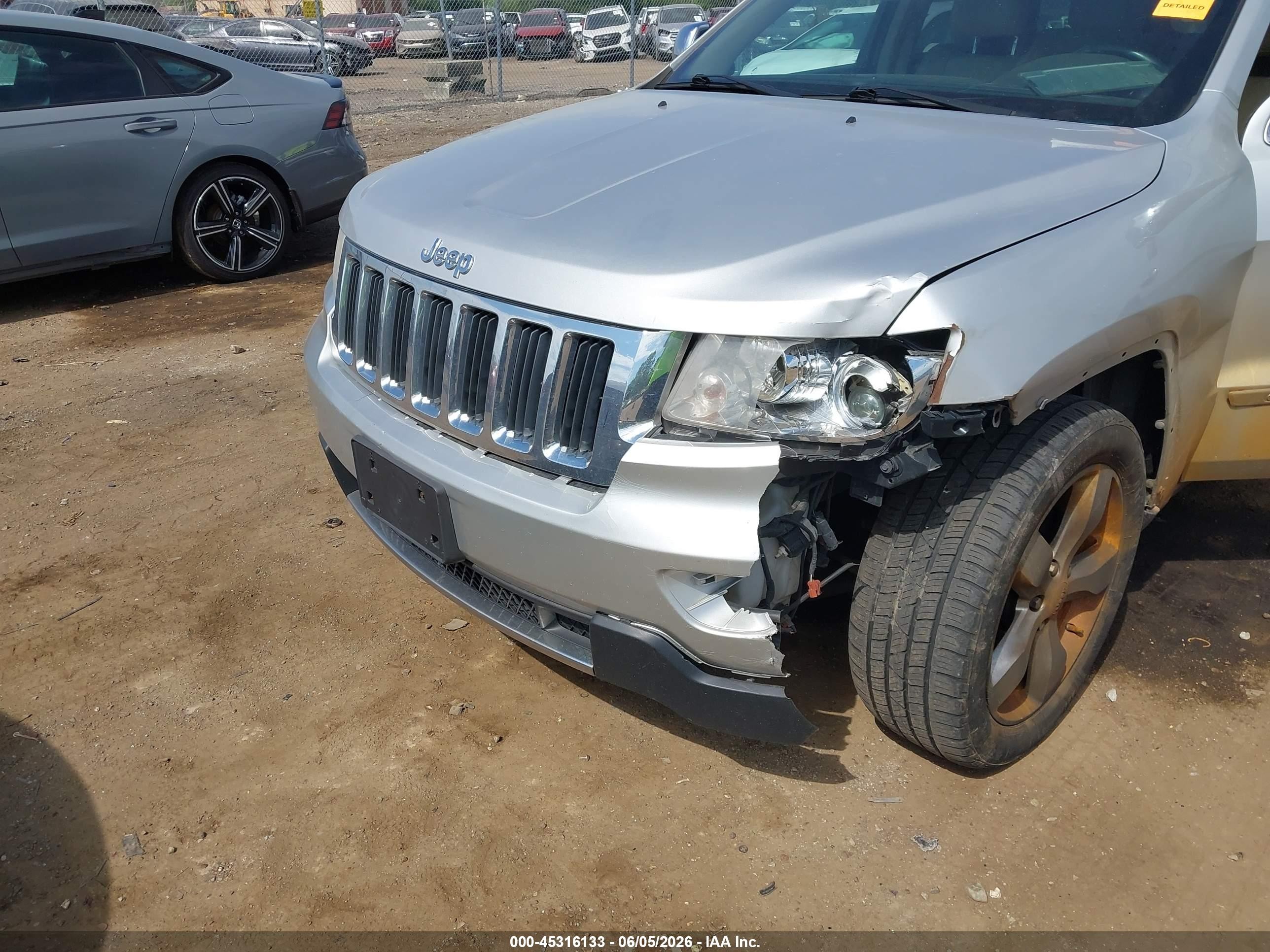 2013 Jeep Grand Cherokee Limited Silver vin: 1C4RJFBG2DC582141