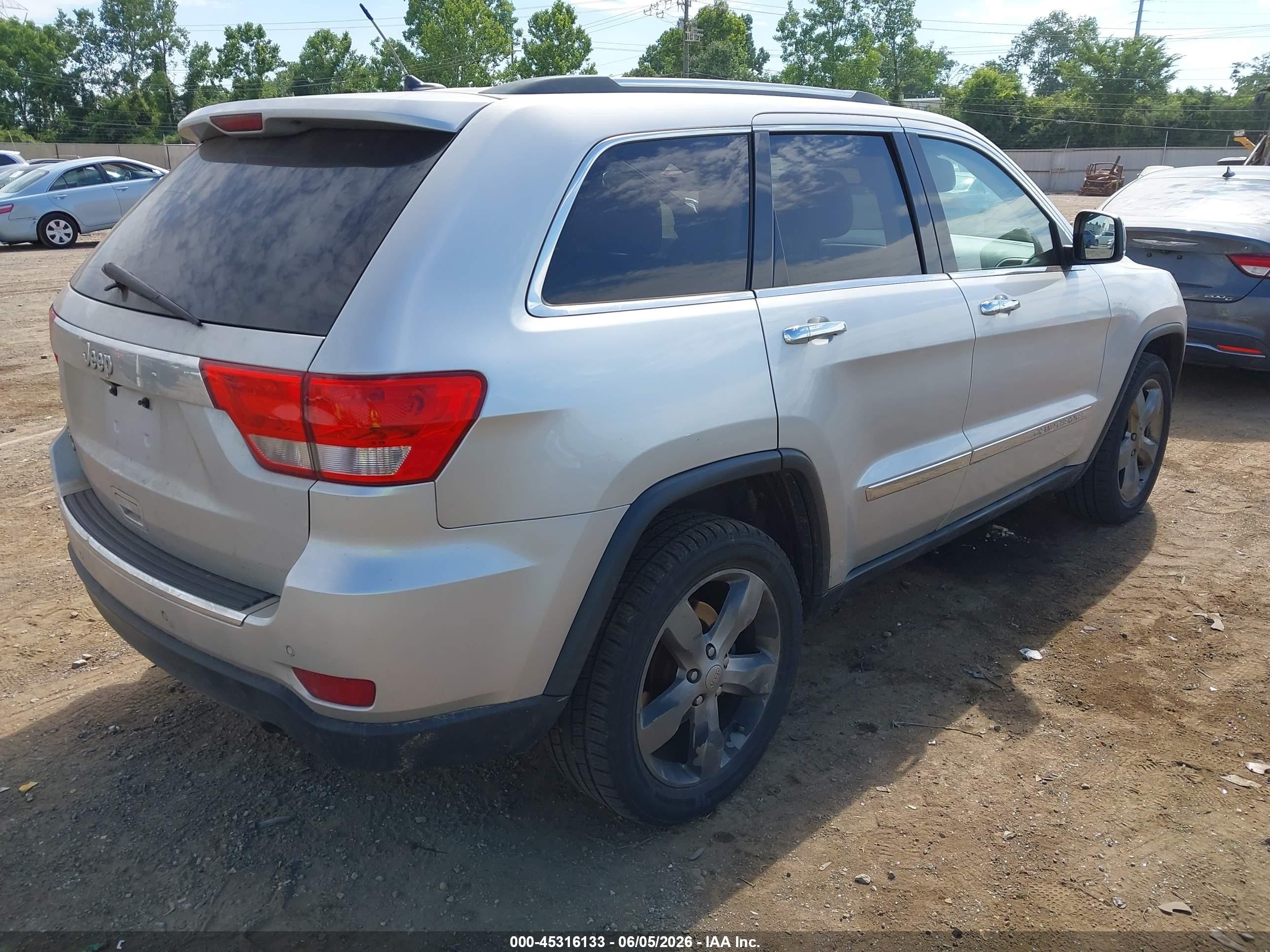 2013 Jeep Grand Cherokee Limited Silver vin: 1C4RJFBG2DC582141