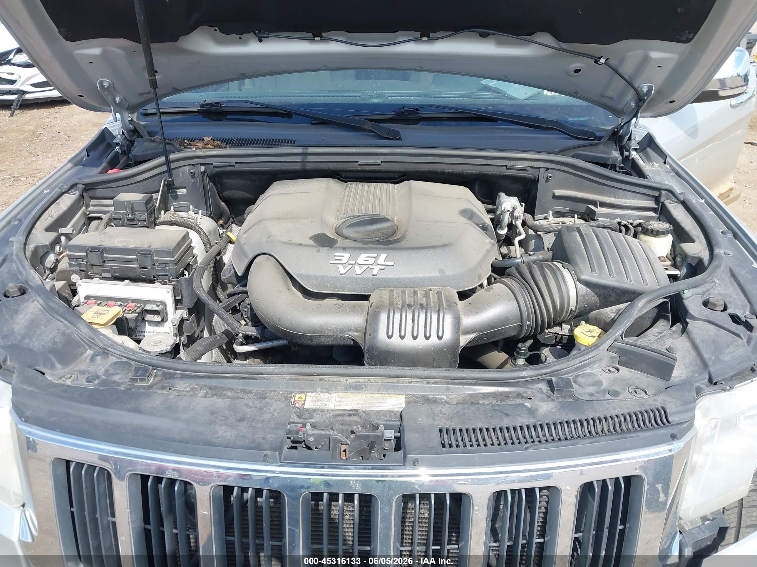 2013 Jeep Grand Cherokee Limited Silver vin: 1C4RJFBG2DC582141