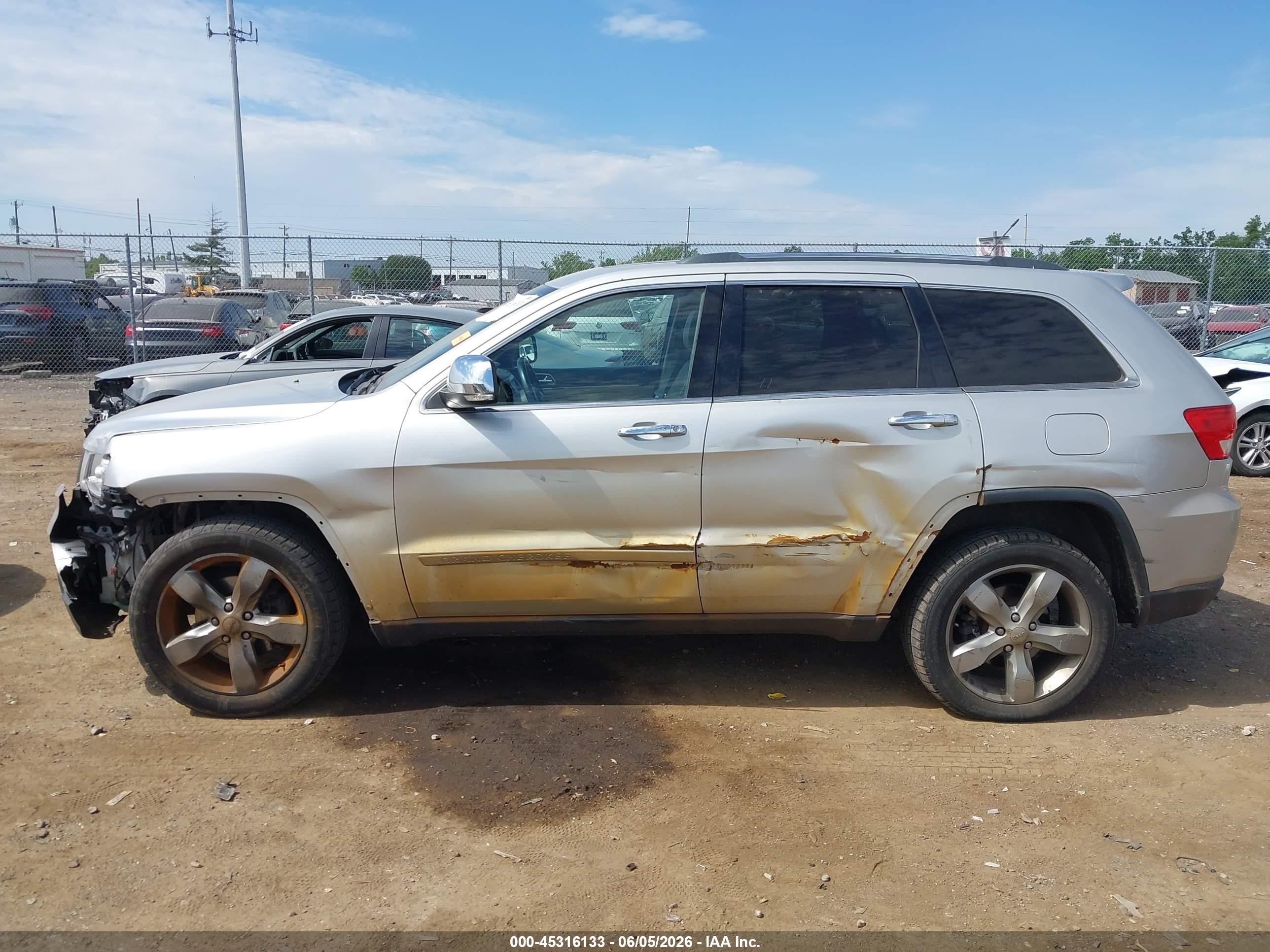 2013 Jeep Grand Cherokee Limited Silver vin: 1C4RJFBG2DC582141