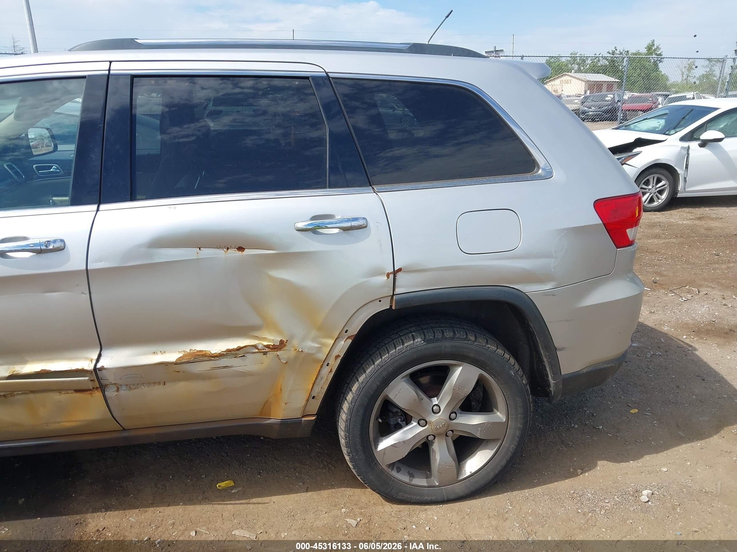 2013 Jeep Grand Cherokee Limited Silver vin: 1C4RJFBG2DC582141